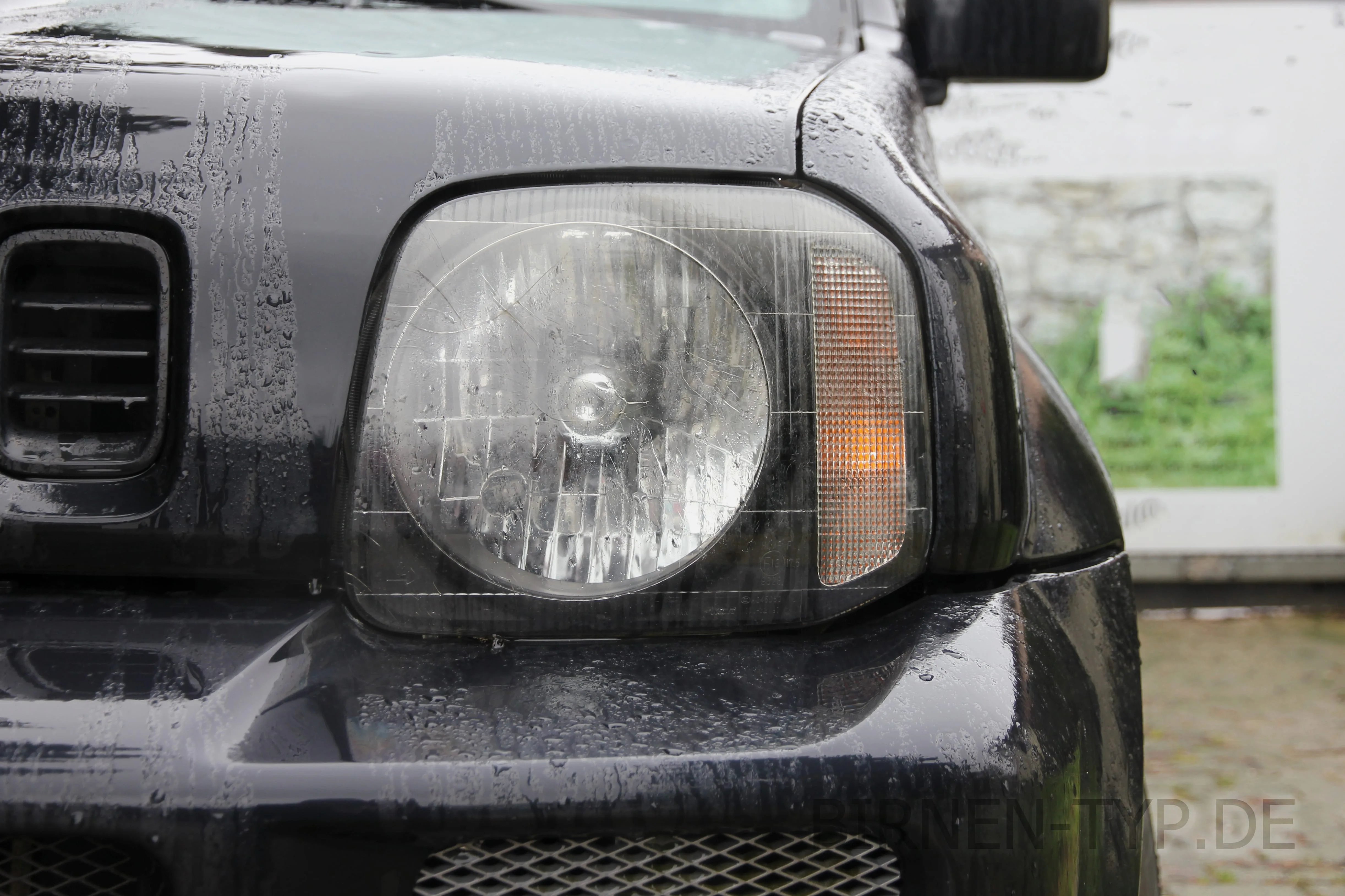 So sieht der Scheinwerfer des Suzuki Jimny 1 aus