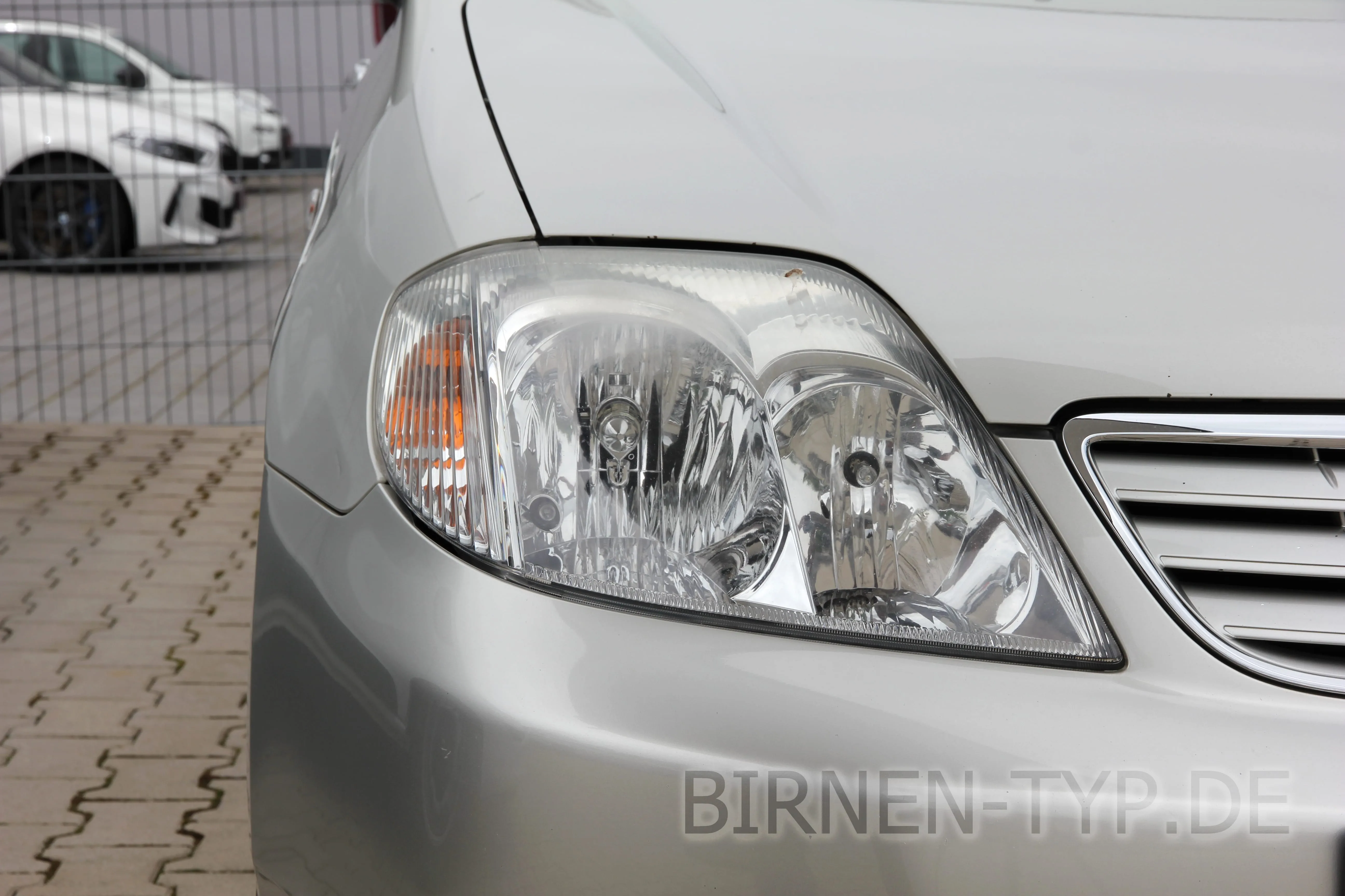 So sieht der Scheinwerfer des Toyota Corolla 9. Gen aus