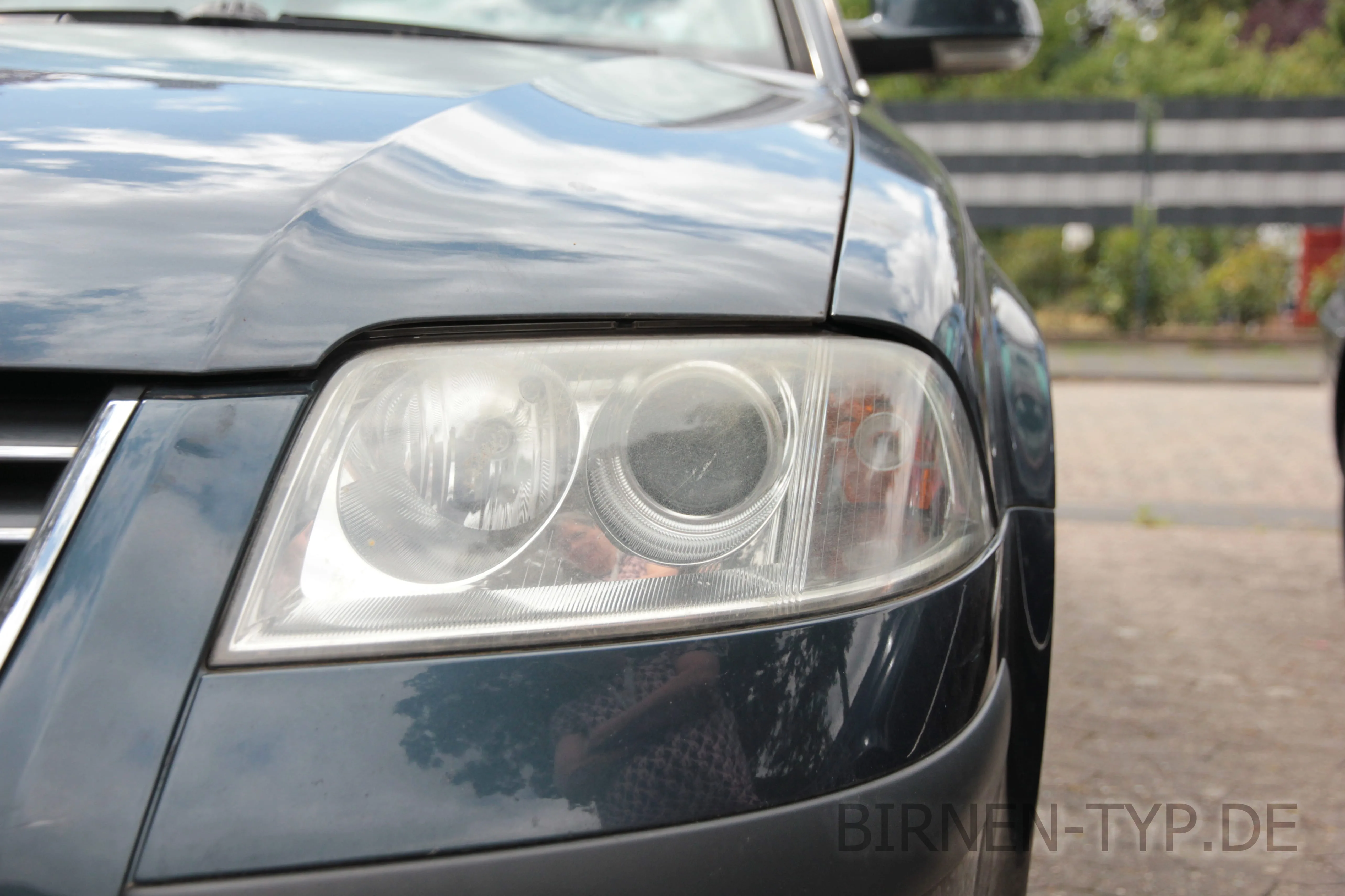 So sieht der Scheinwerfer des VW Passat B5 aus