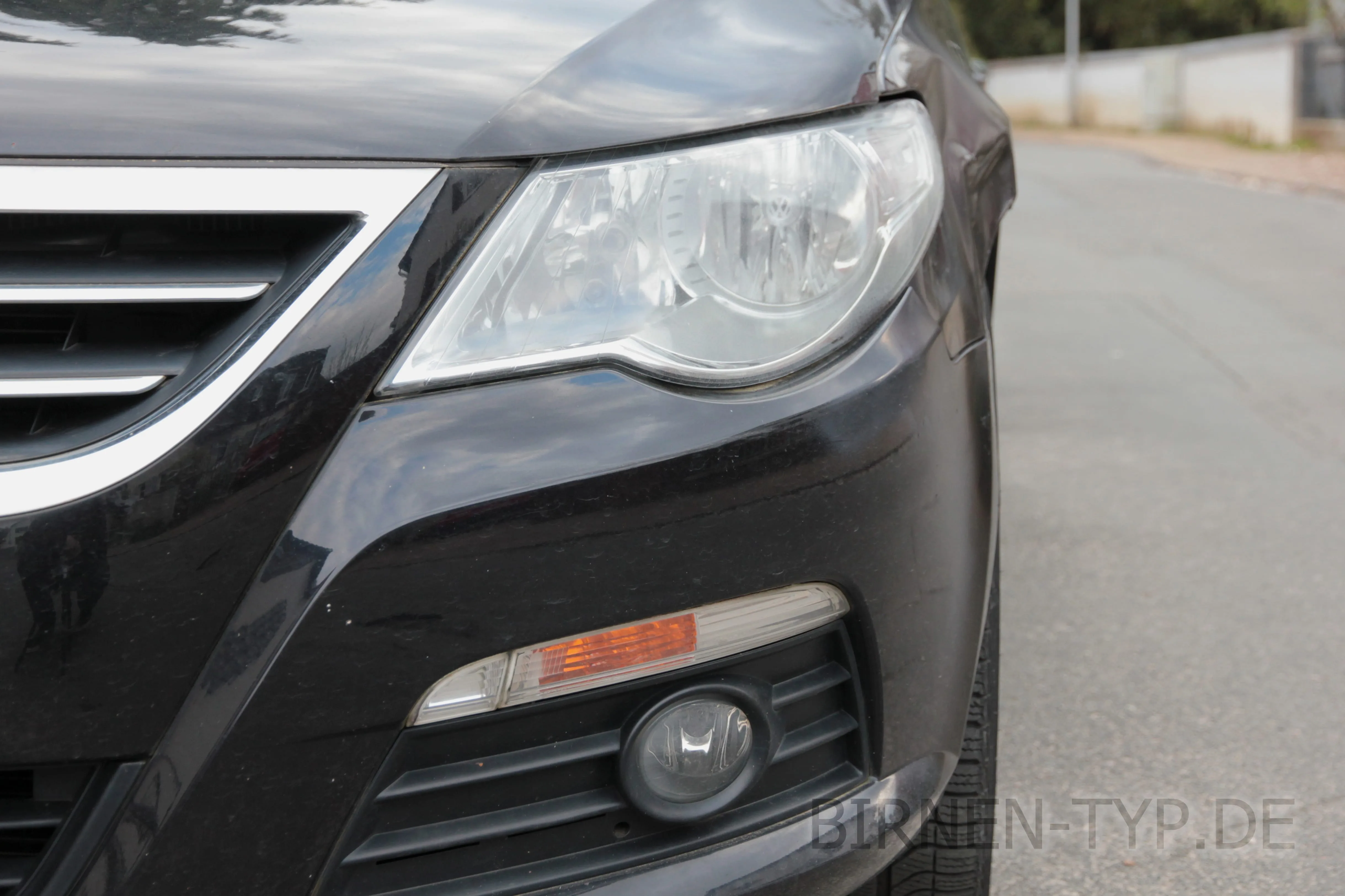 So sieht der Scheinwerfer des VW Passat CC aus