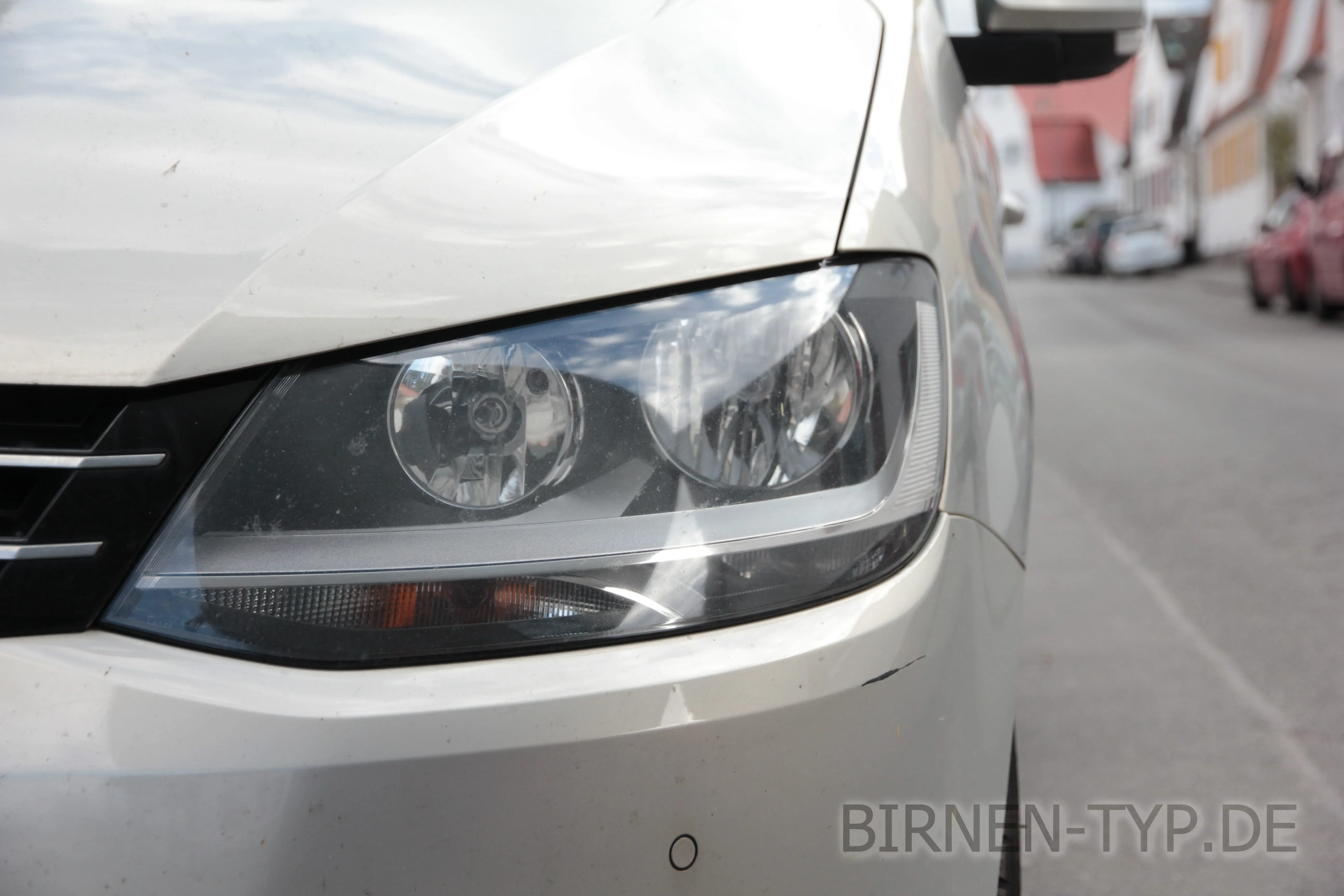So sieht der Scheinwerfer des VW Sharan aus