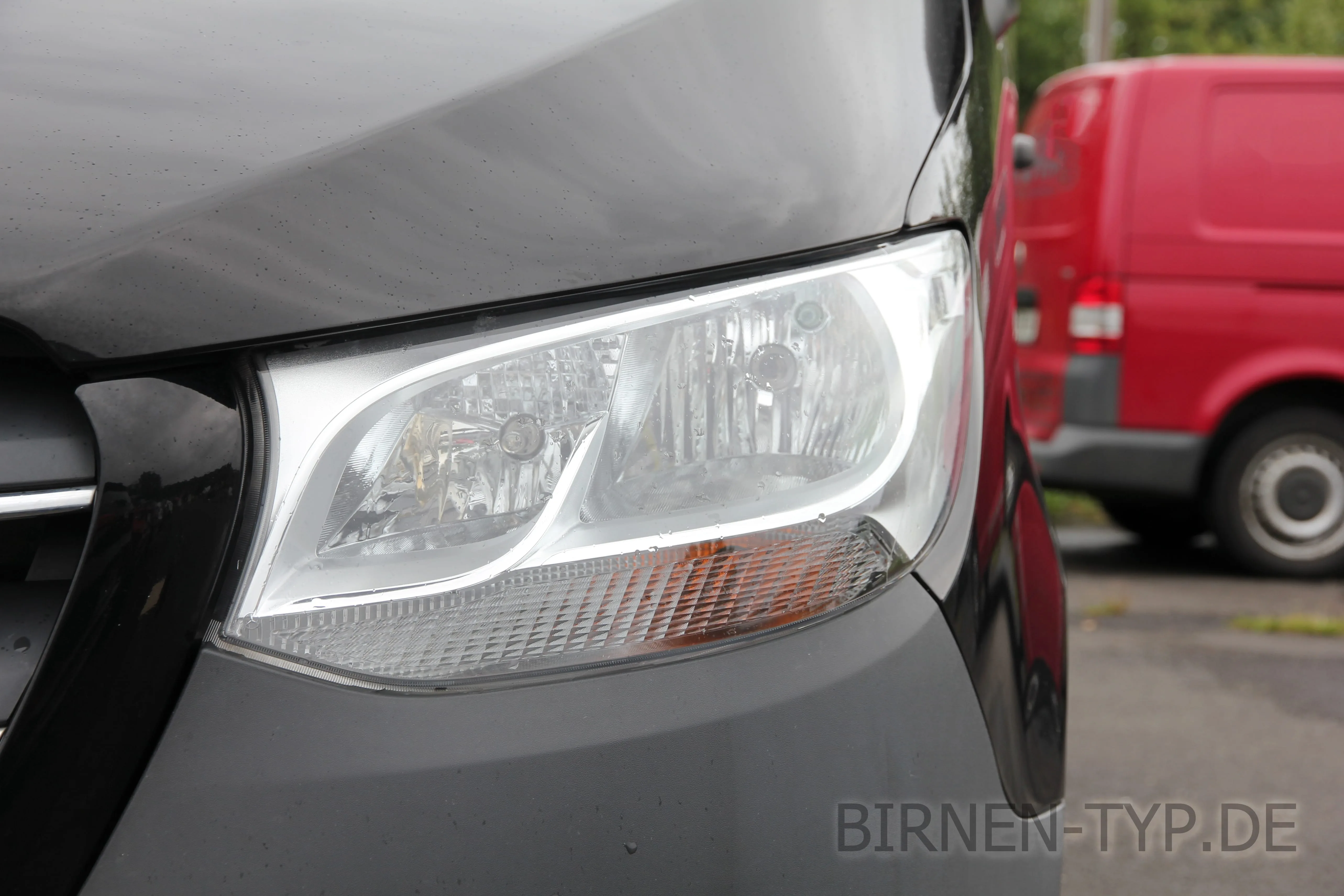So sieht der Scheinwerfer des Mercedes-Benz Sprinter aus