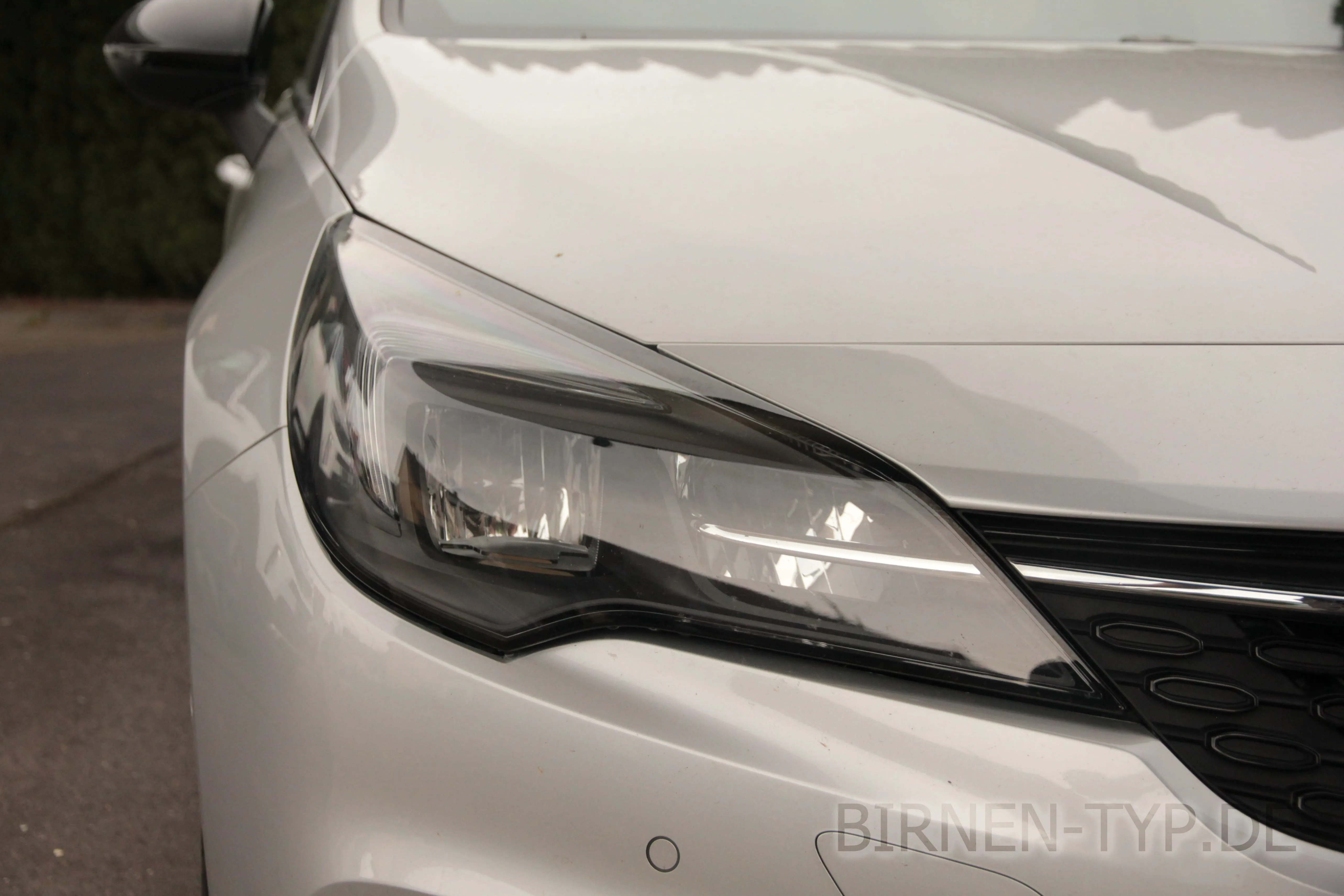So sieht der Scheinwerfer des Opel Astra aus