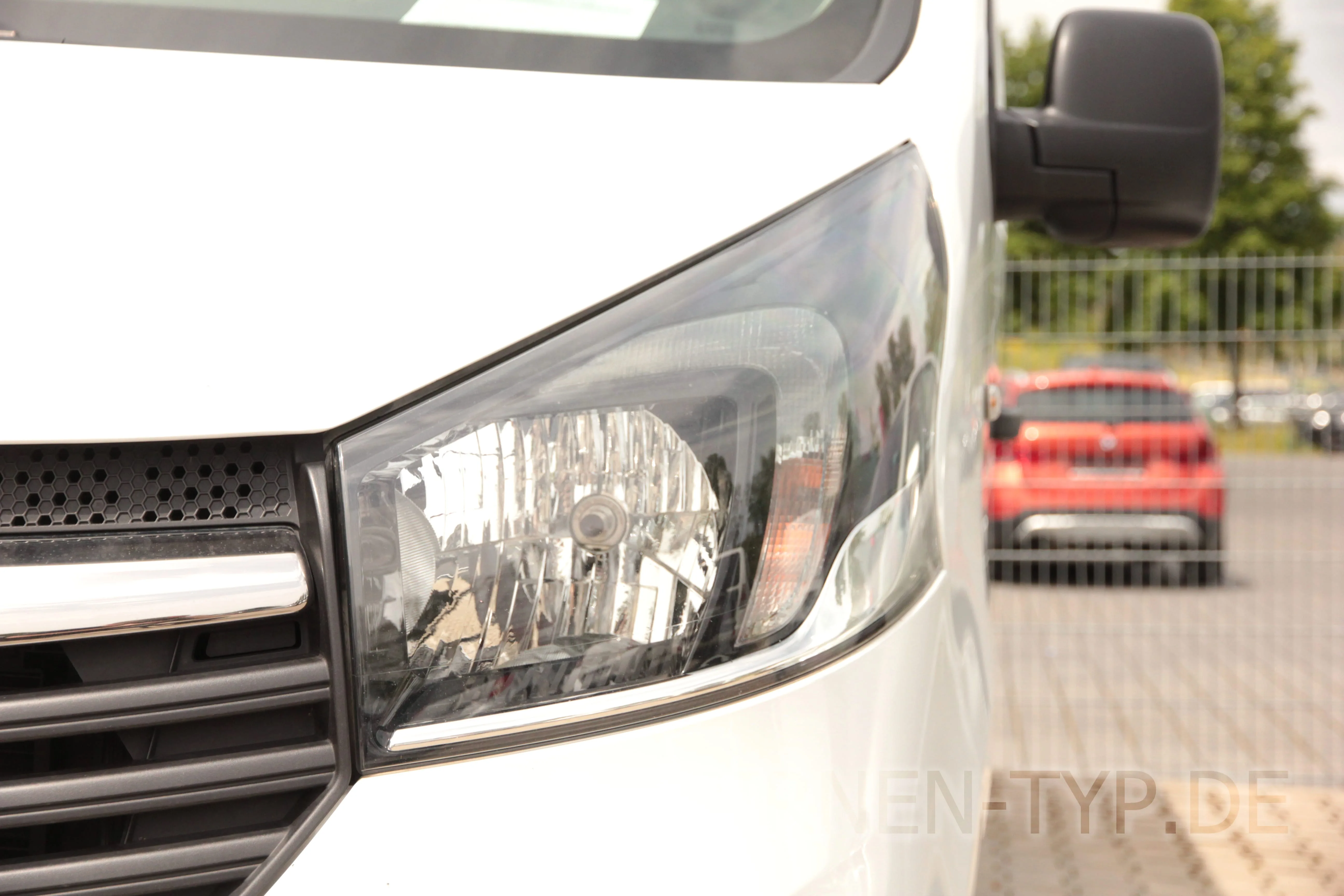 So sieht der Scheinwerfer des Opel Vivaro aus