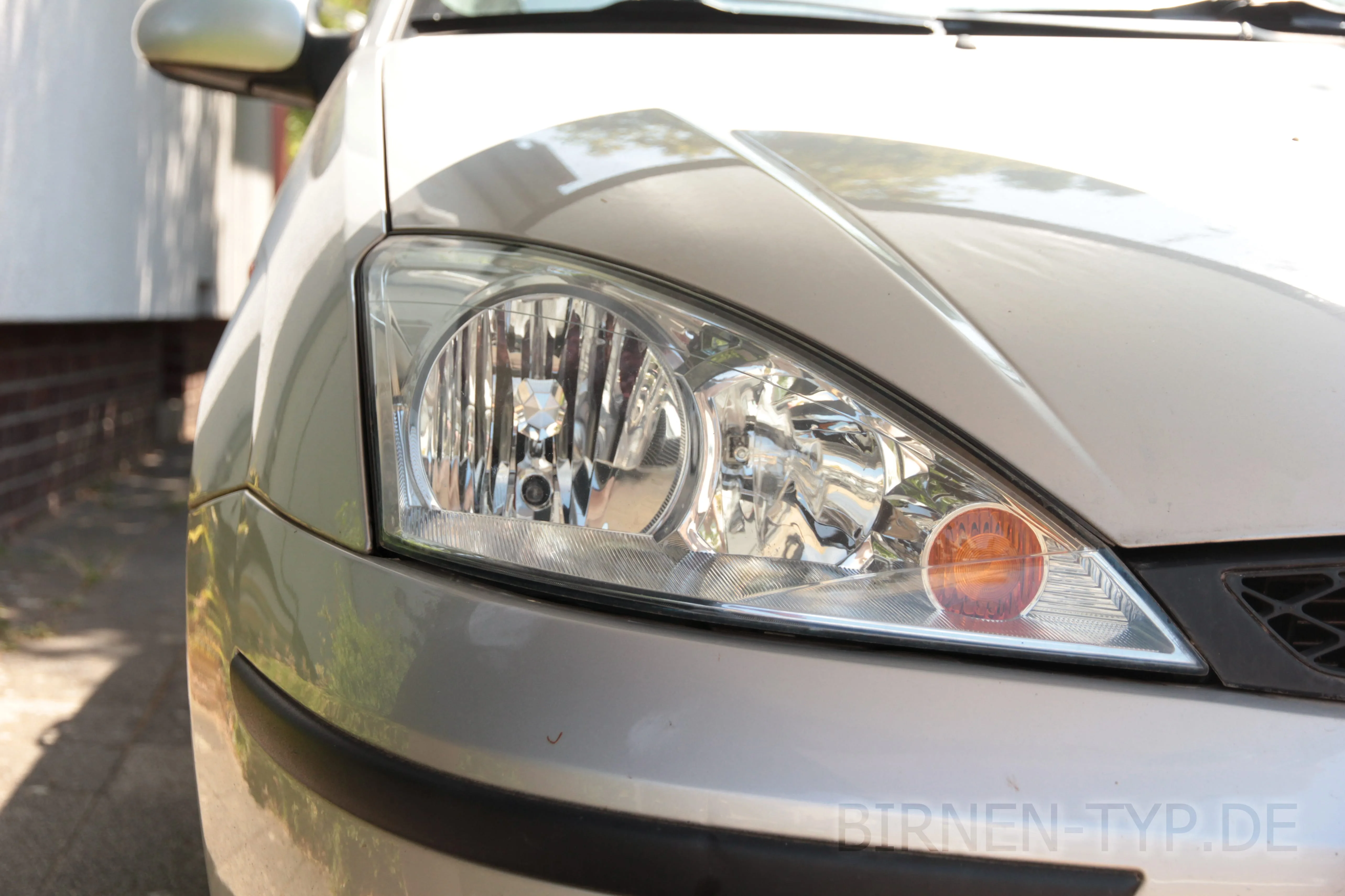 So sieht der Scheinwerfer des Ford Focus 1 aus