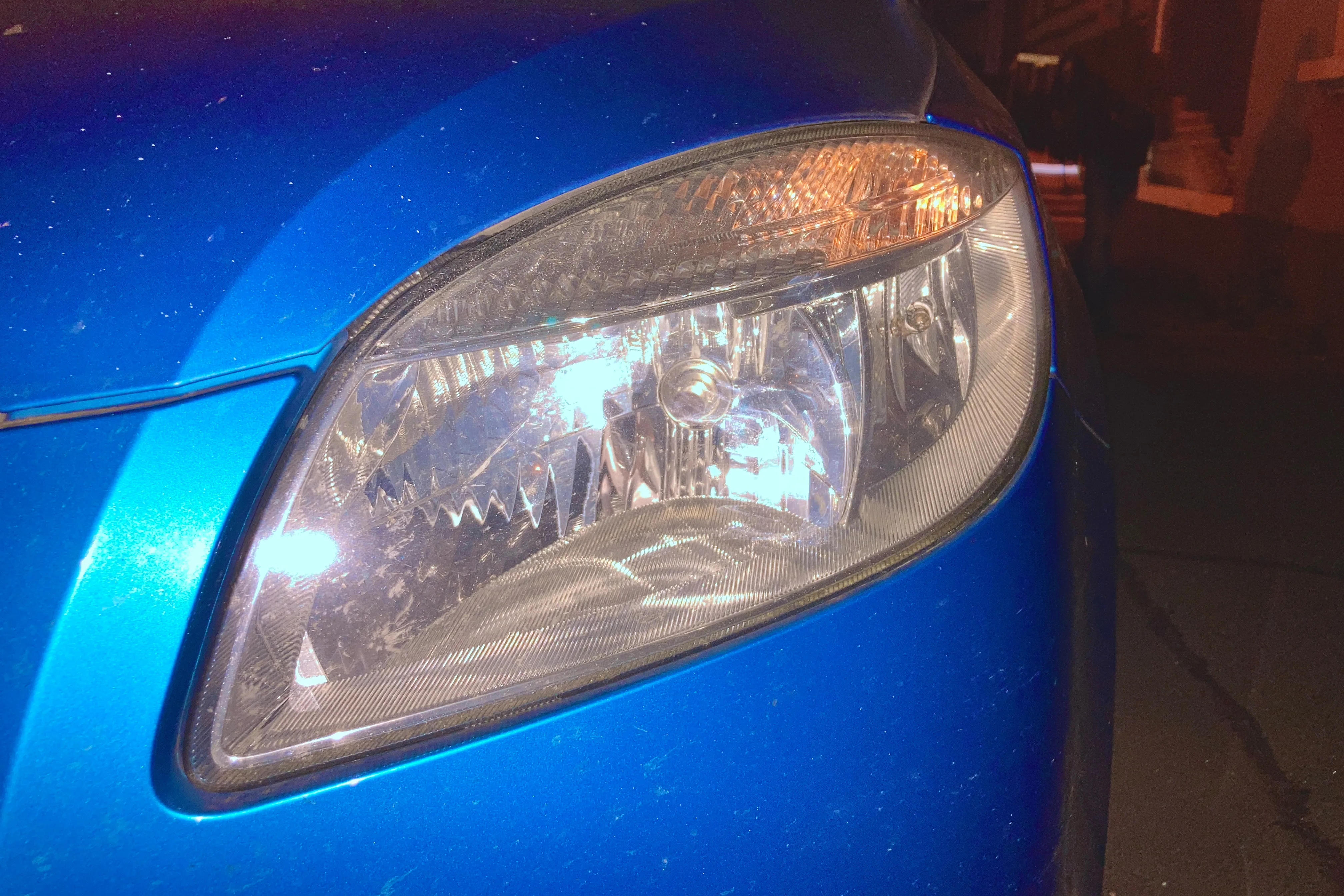 So sieht der SINGLE-Reflektions-Scheinwerfer des Škoda Fabia 2 542 : 545 aus
