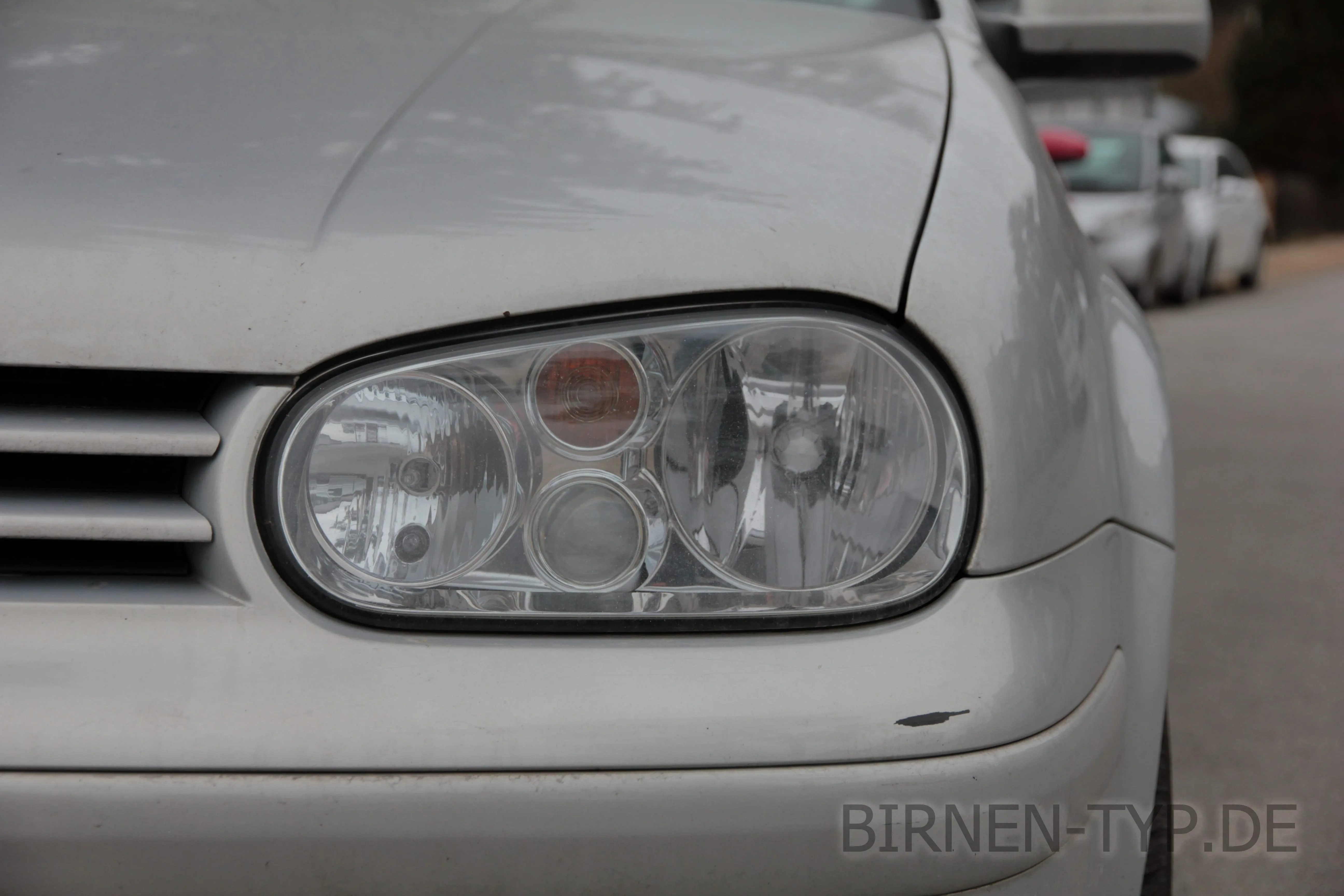 So sieht der Scheinwerfer des VW Golf IV aus