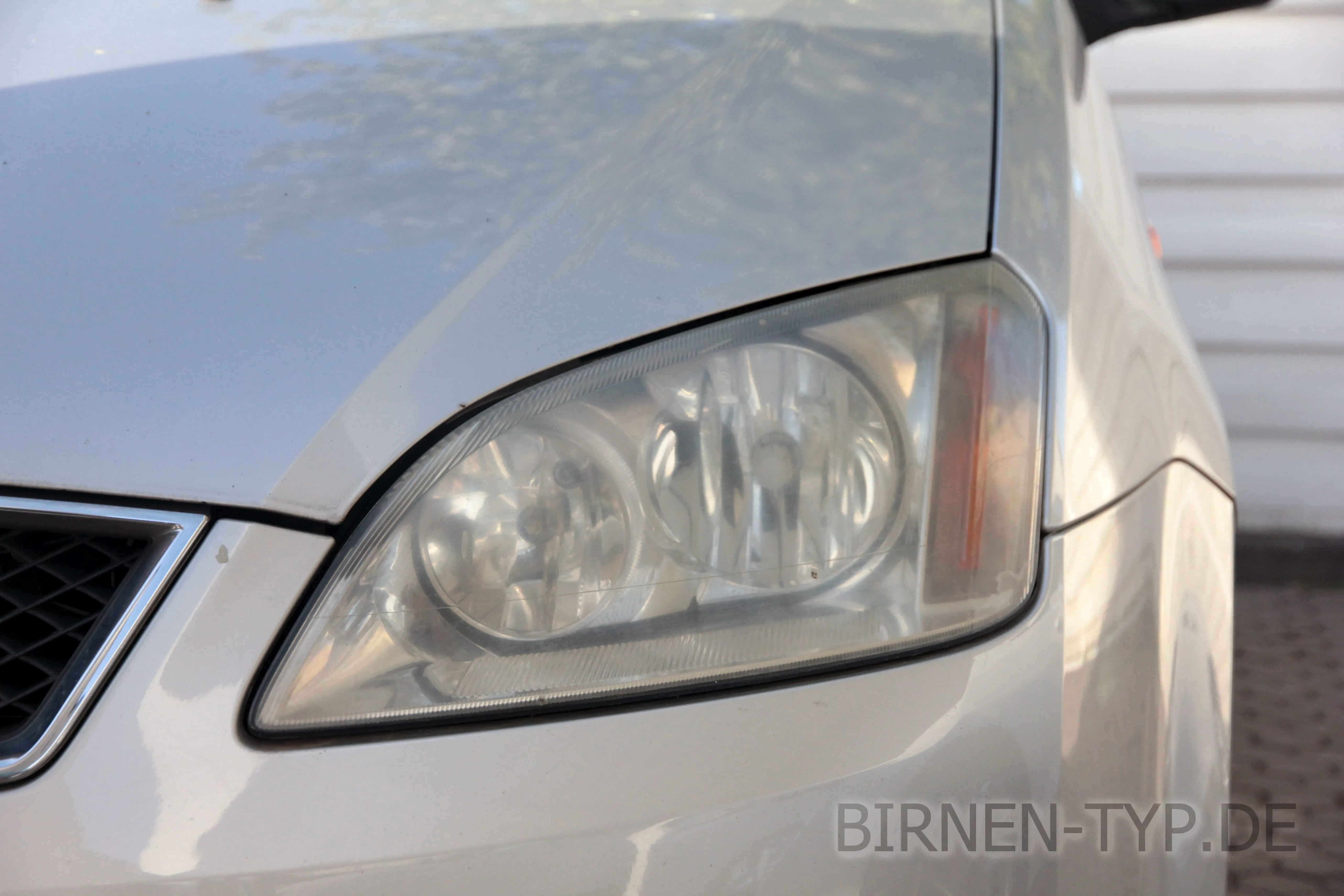 So sieht der Scheinwerfer des Ford C-Max MK1 aus