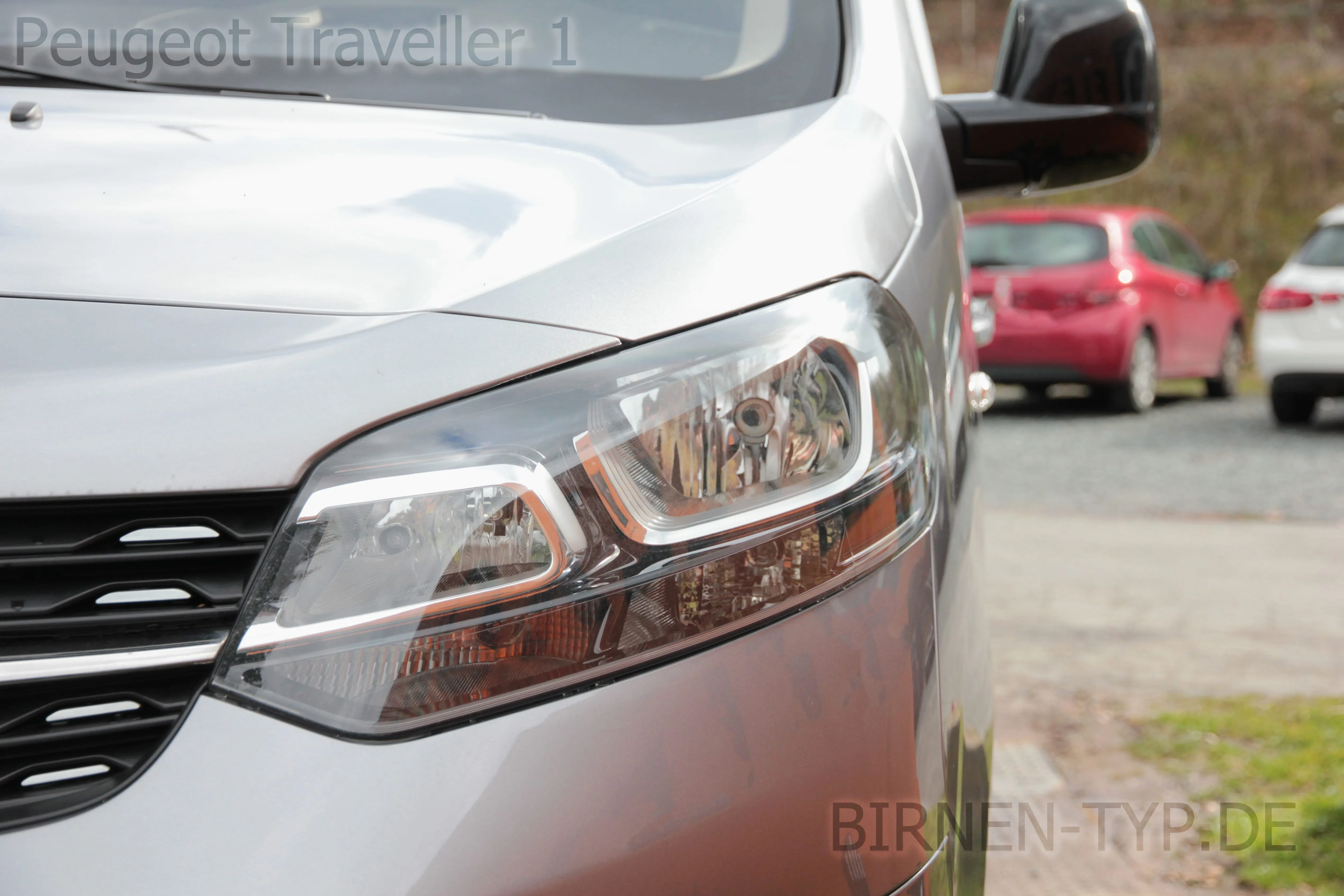 So sieht der Scheinwerfer des Peugeot Traveller aus