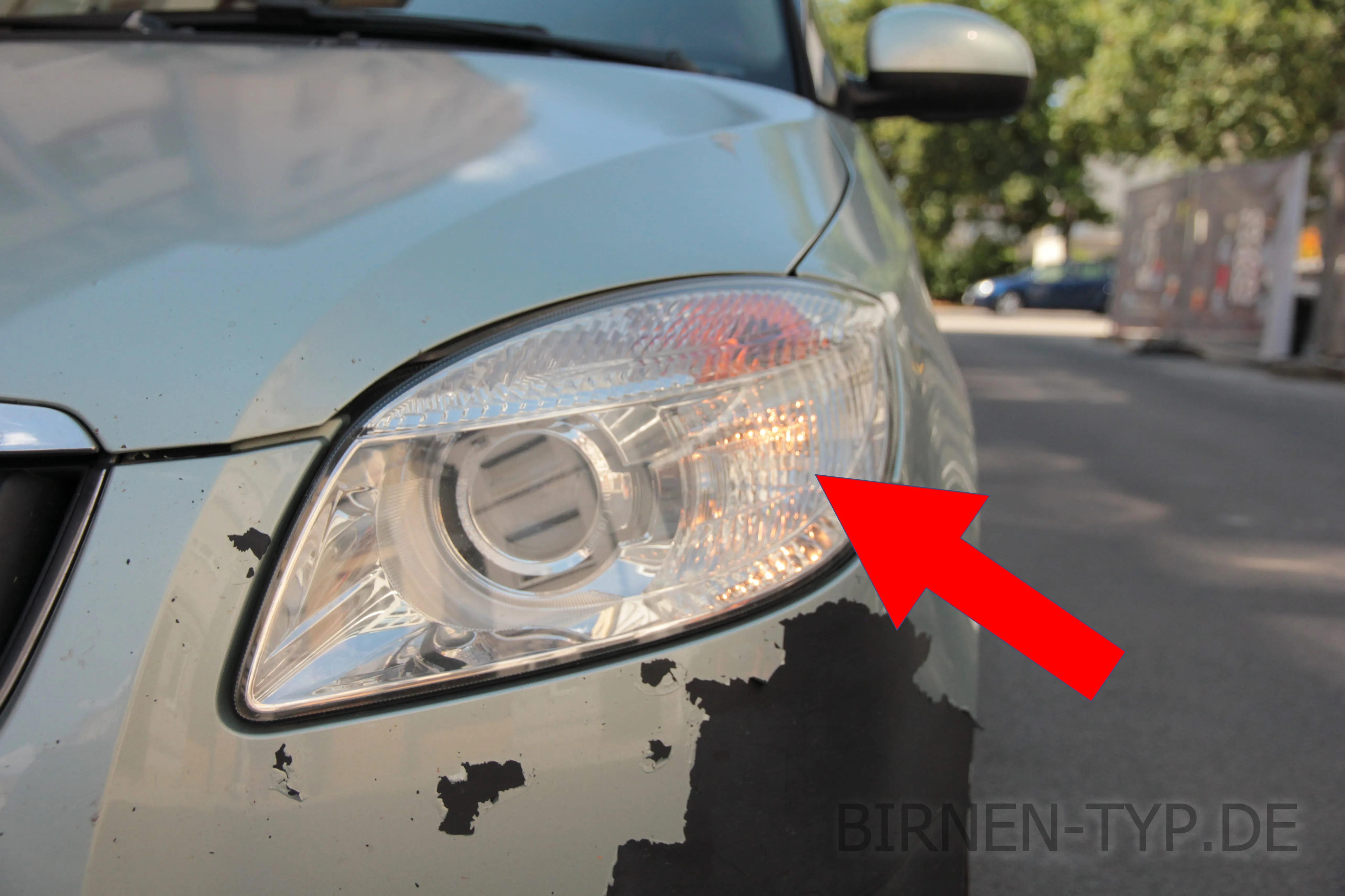 Standlicht des Škoda Fabia 2 — in Bi-Halogen-Scheinwerfern (vor Facelift BIS 07/2010 - Fern- & Abblendlicht von einer H7-Birne - auch mit Kurvenlicht)