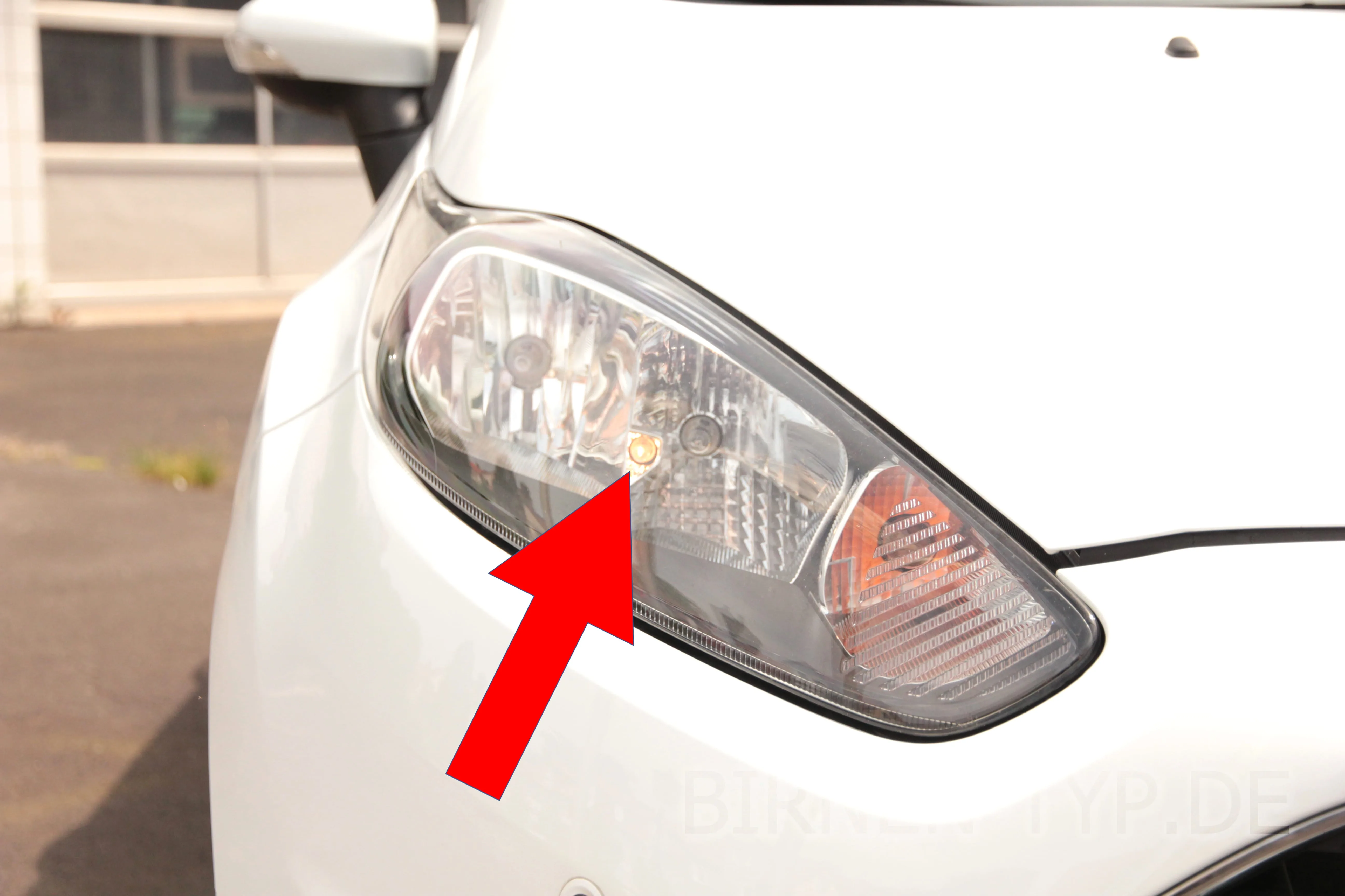 Standlicht des Ford Fiesta 7. Gen — MIT Halogen-Tagfahrlicht