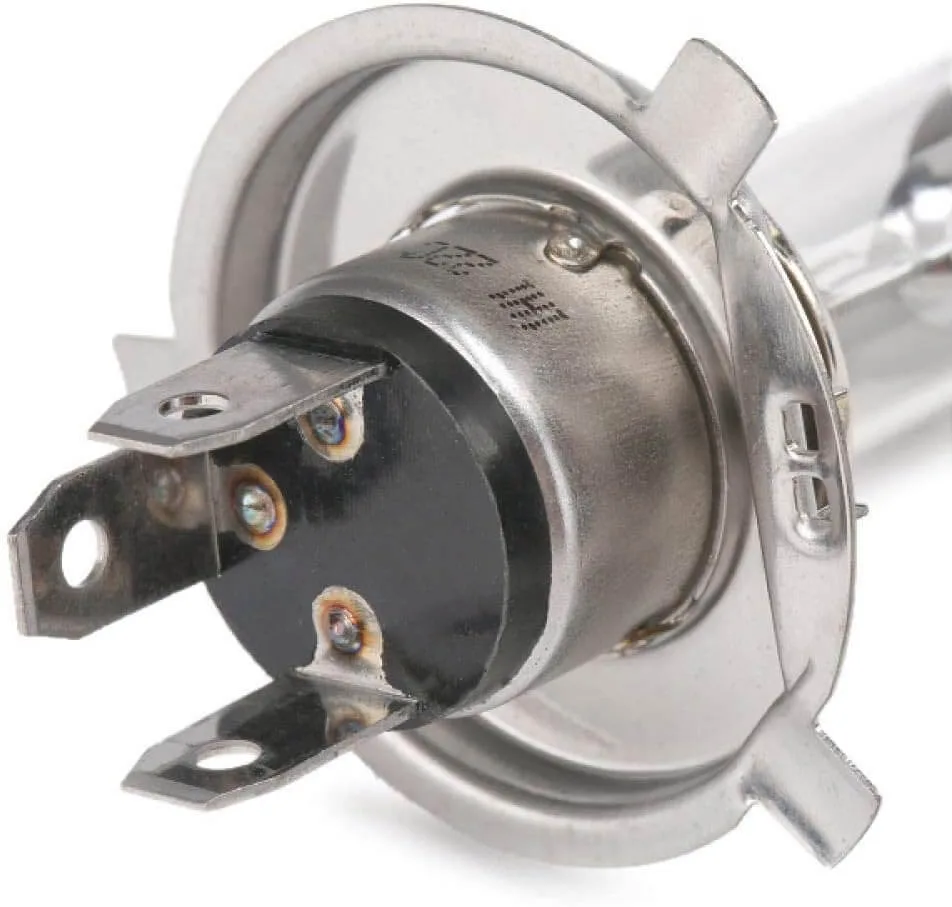 Stecker einer H4-Glühbirne in der Detailansicht