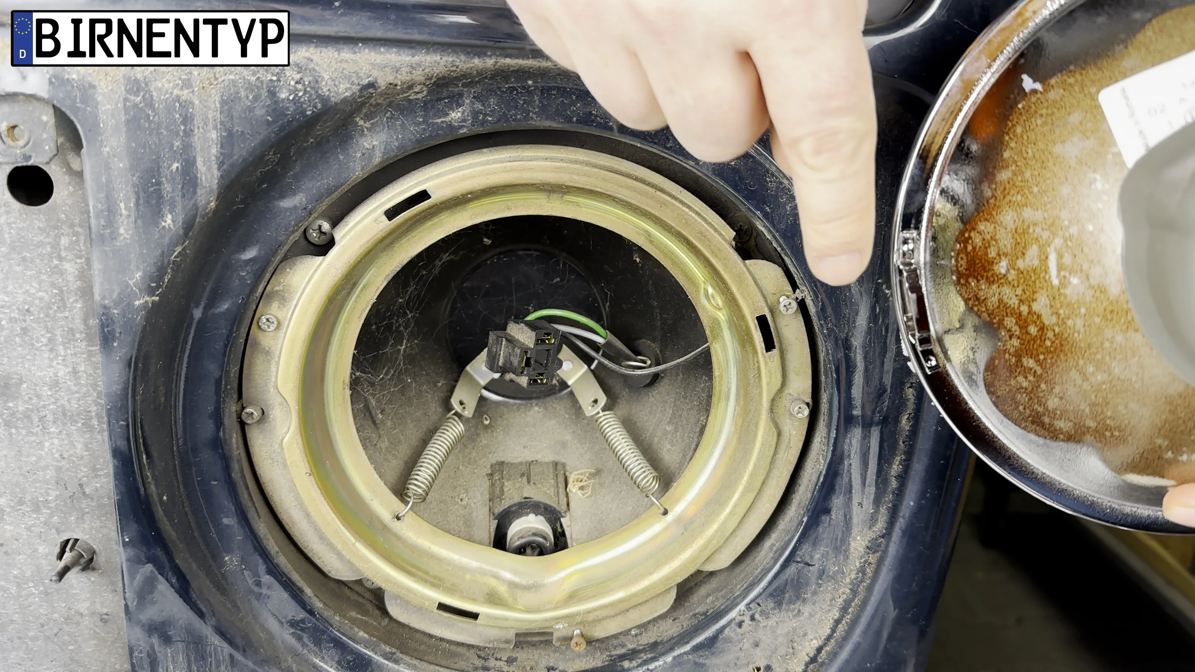 Umbauanleitung mit Video: H4-LED in 7 Zoll-Scheinwerfer für alle Youngtimer und Oldtimer Lada_ALLES.00_16_18_01.Standbild028
