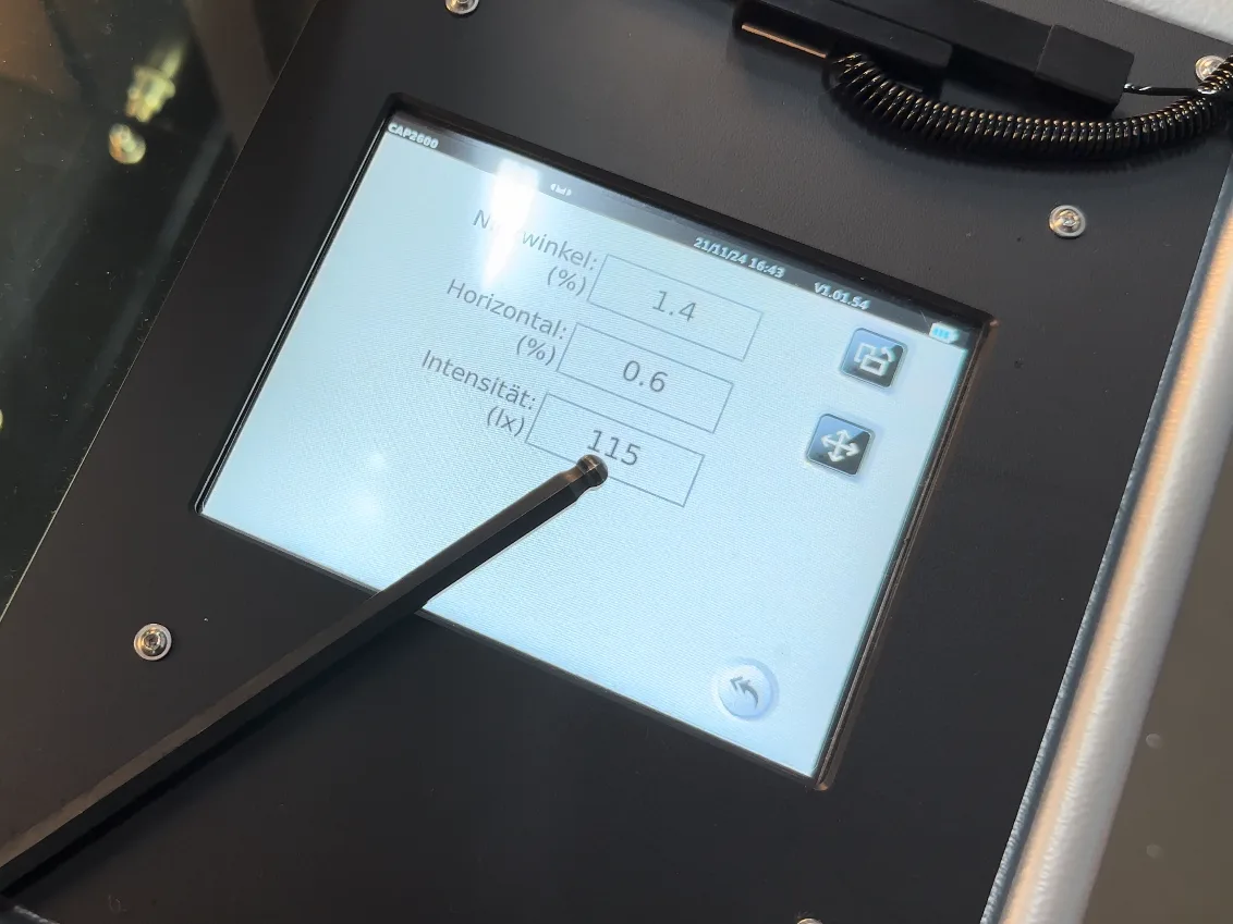 Unser Test des Scheinwerfer-Einstellgeräts CAP2600 von Capelec – mit Halogen-Leuchtmitteln sowie messerscharfem und superhellem LED-Licht BIRNEN-TYP