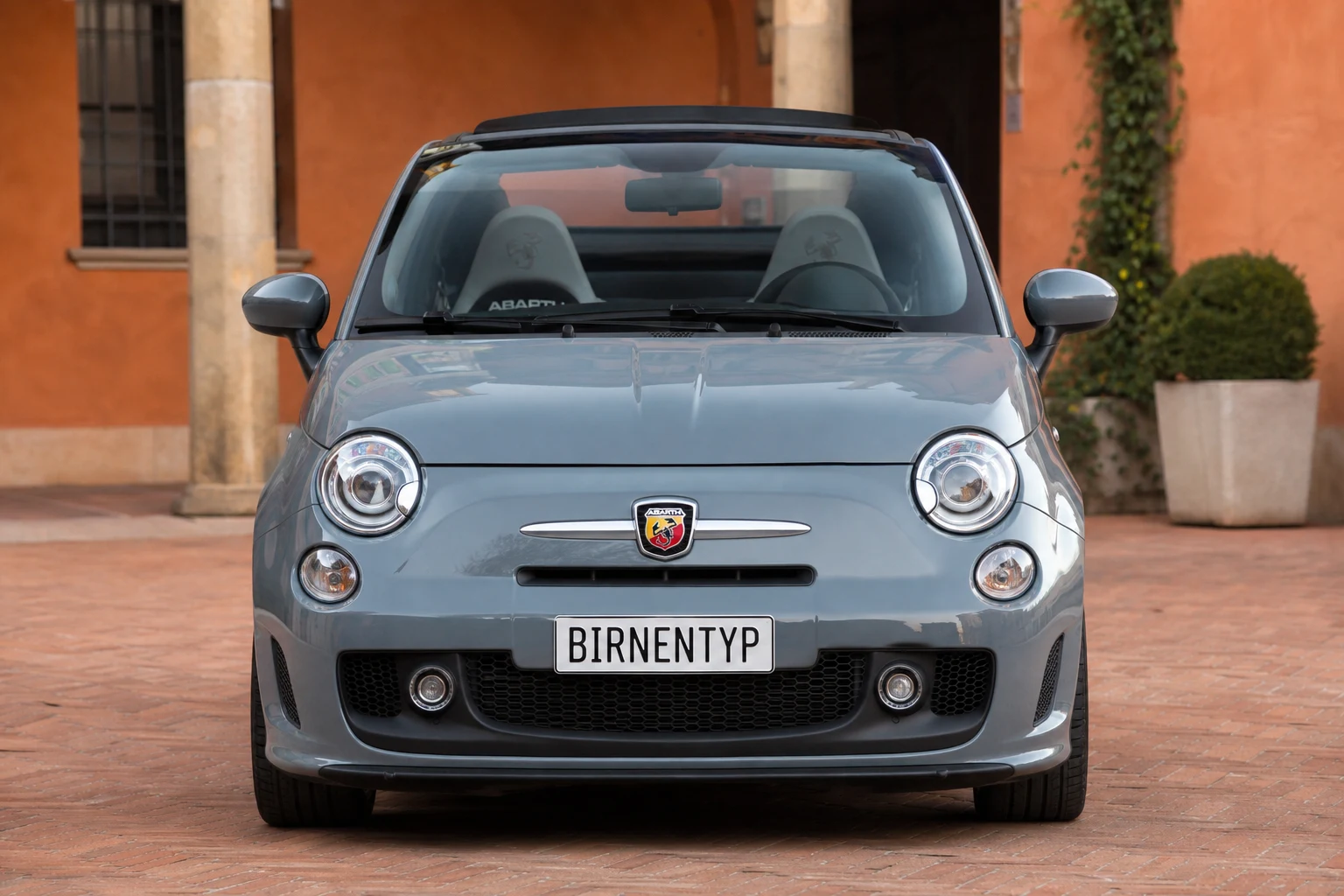 Frontansicht des Abarth 500 / 595 / 695 1 (Cabriolet) (mit KI erzeugt)
