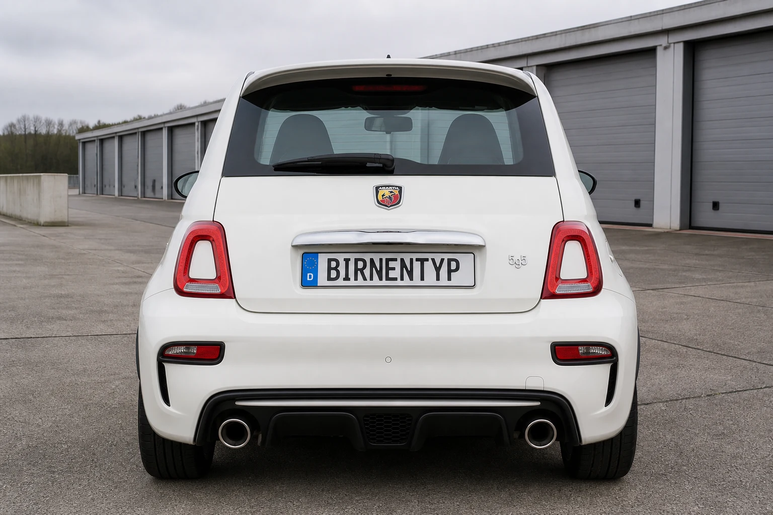 Heck-Ansicht des Abarth 500 / 595 / 695 1 (mit KI erzeugt)