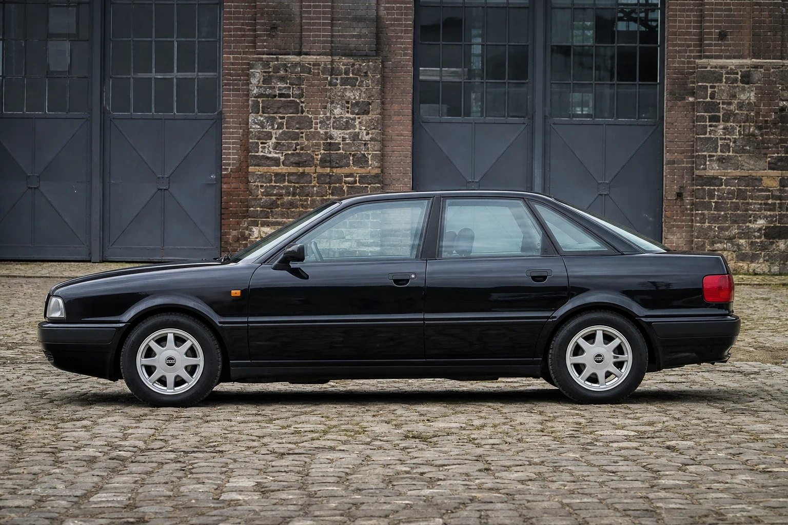 Seitenansicht (Fahrerseite) des Audi 80 3 & 4. Gen als Limousine (mit KI erzeugt)