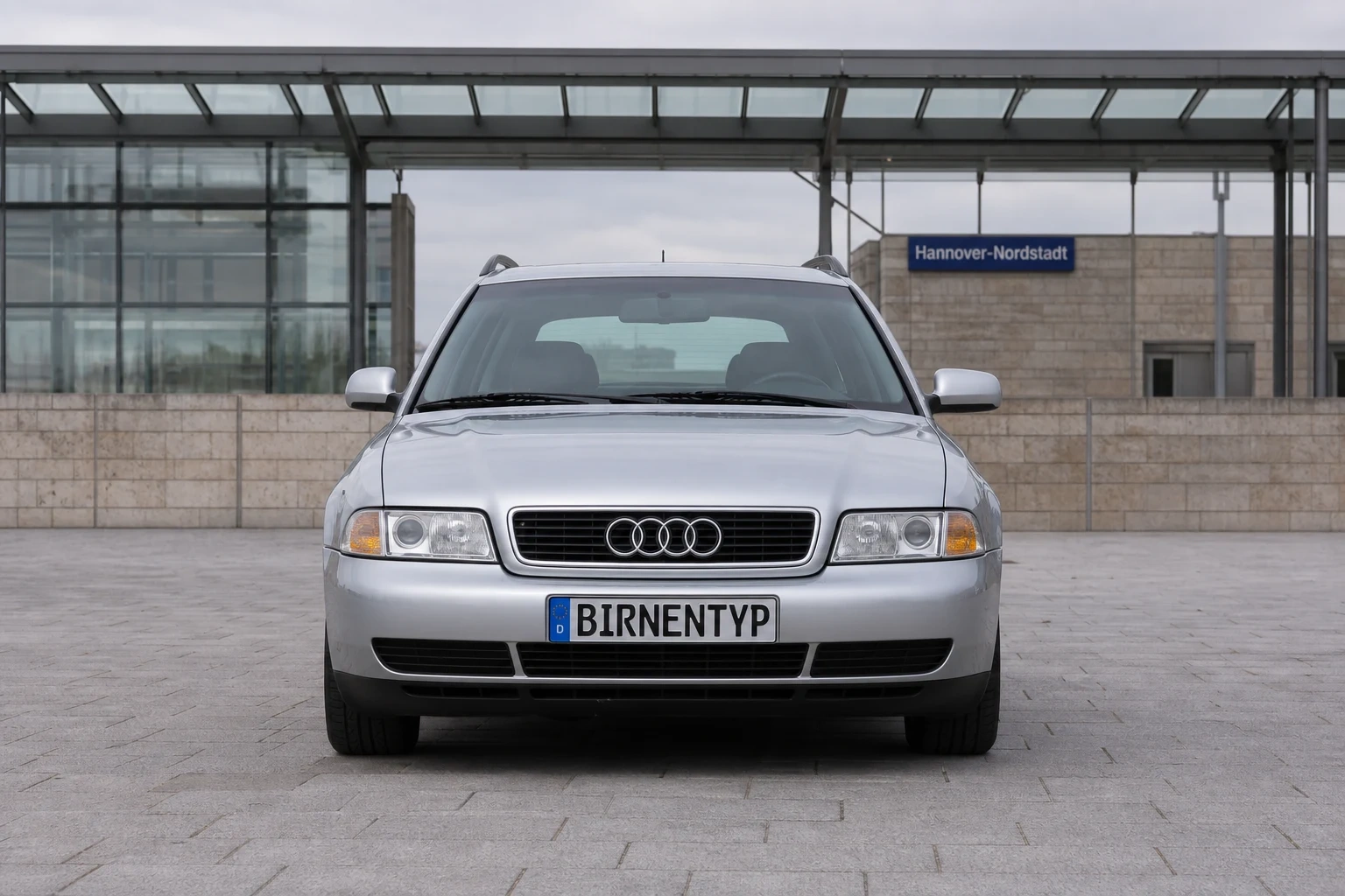 Frontansicht des Audi A4 1. Gen (A4/S4 Avant) (mit KI erzeugt)