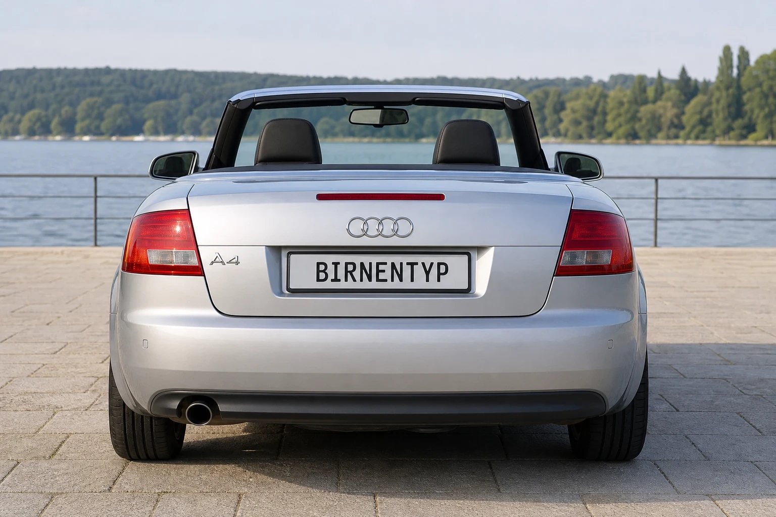 Heck-Ansicht des Audi A4 3. Gen (A4/S4/RS4 Cabriolet) (mit KI erzeugt)