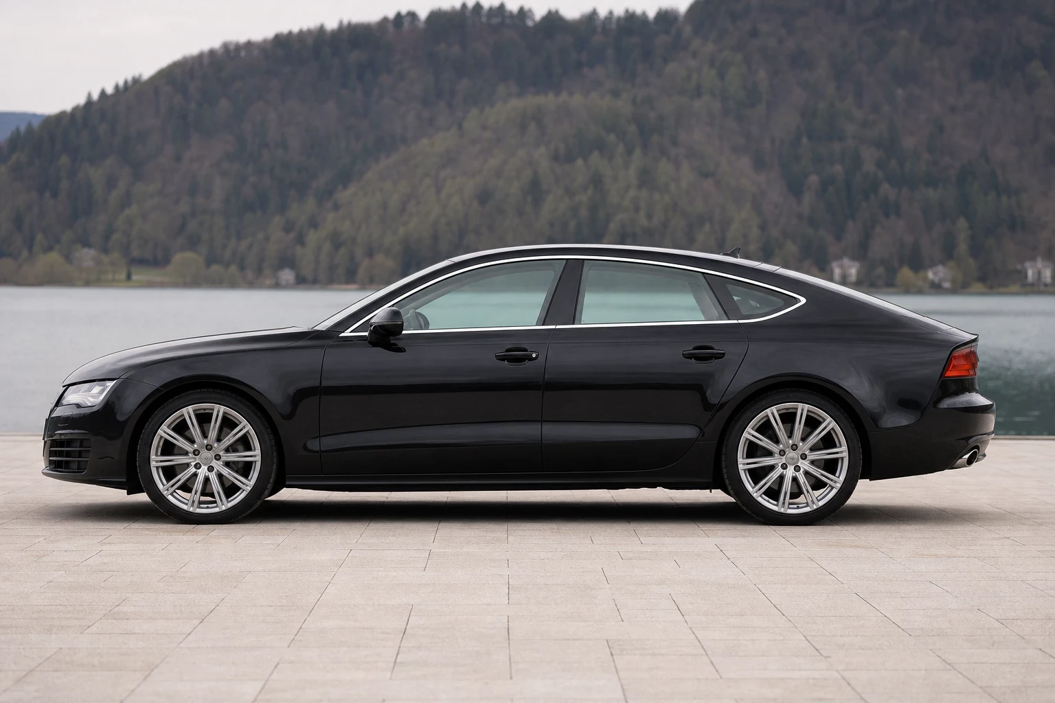 Seitenansicht (Fahrerseite) des Audi A7 1 als Sportback (mit KI erzeugt)