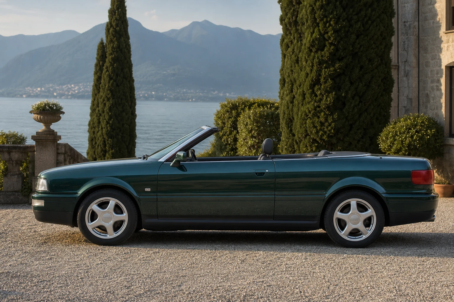 Seitenansicht (Fahrerseite) des Audi Cabriolet als Cabriolet (mit KI erzeugt)