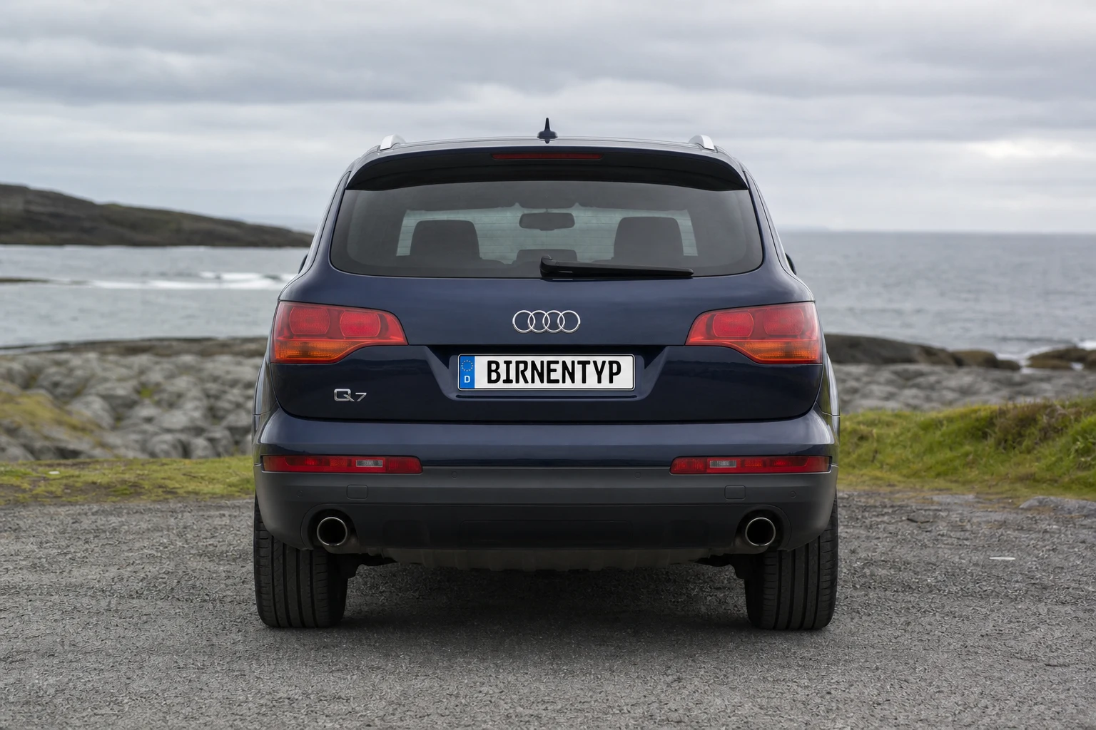 Heck-Ansicht des Audi Q7 1 (mit KI erzeugt)