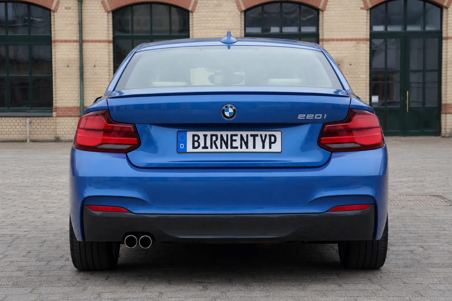 Heck-Ansicht des BMW 2er 1 (mit KI erzeugt)