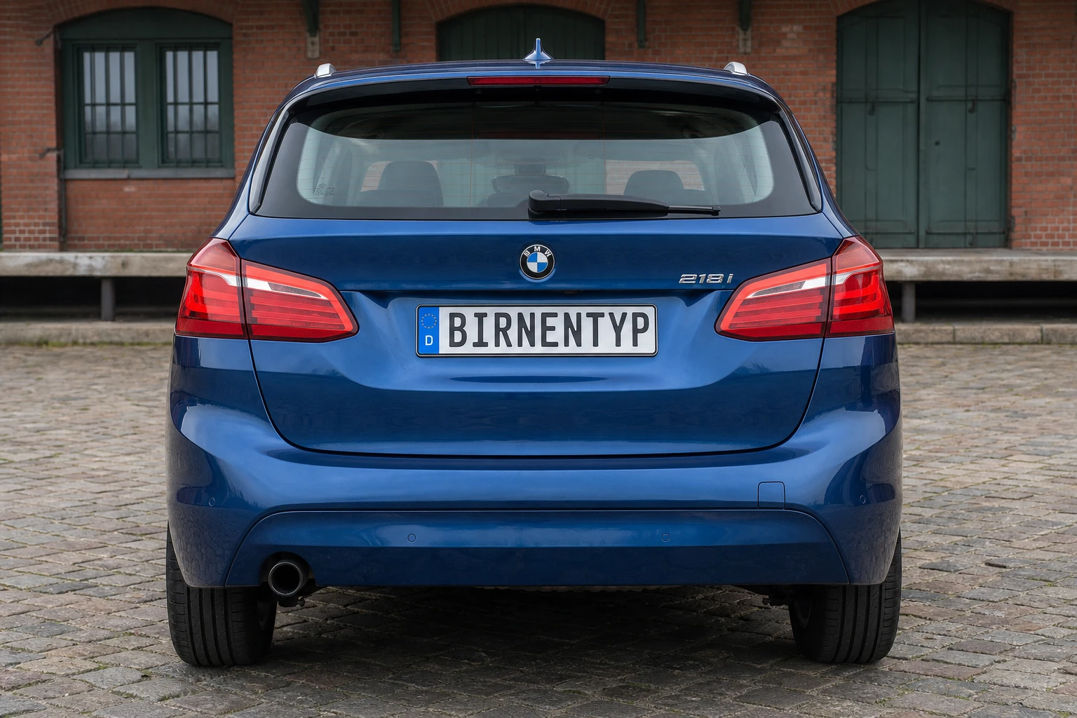 Heck-Ansicht des BMW 2er Active Tourer & 2er Gran Tourer 1 (mit KI erzeugt)