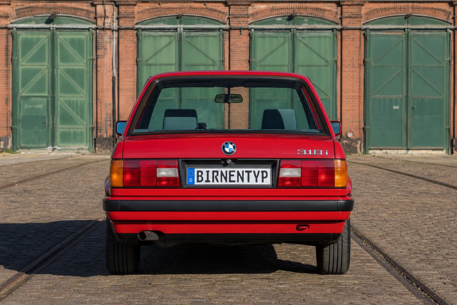 Heck-Ansicht des BMW 3er (Limousine (2- und 4-türig)) (mit KI erzeugt)