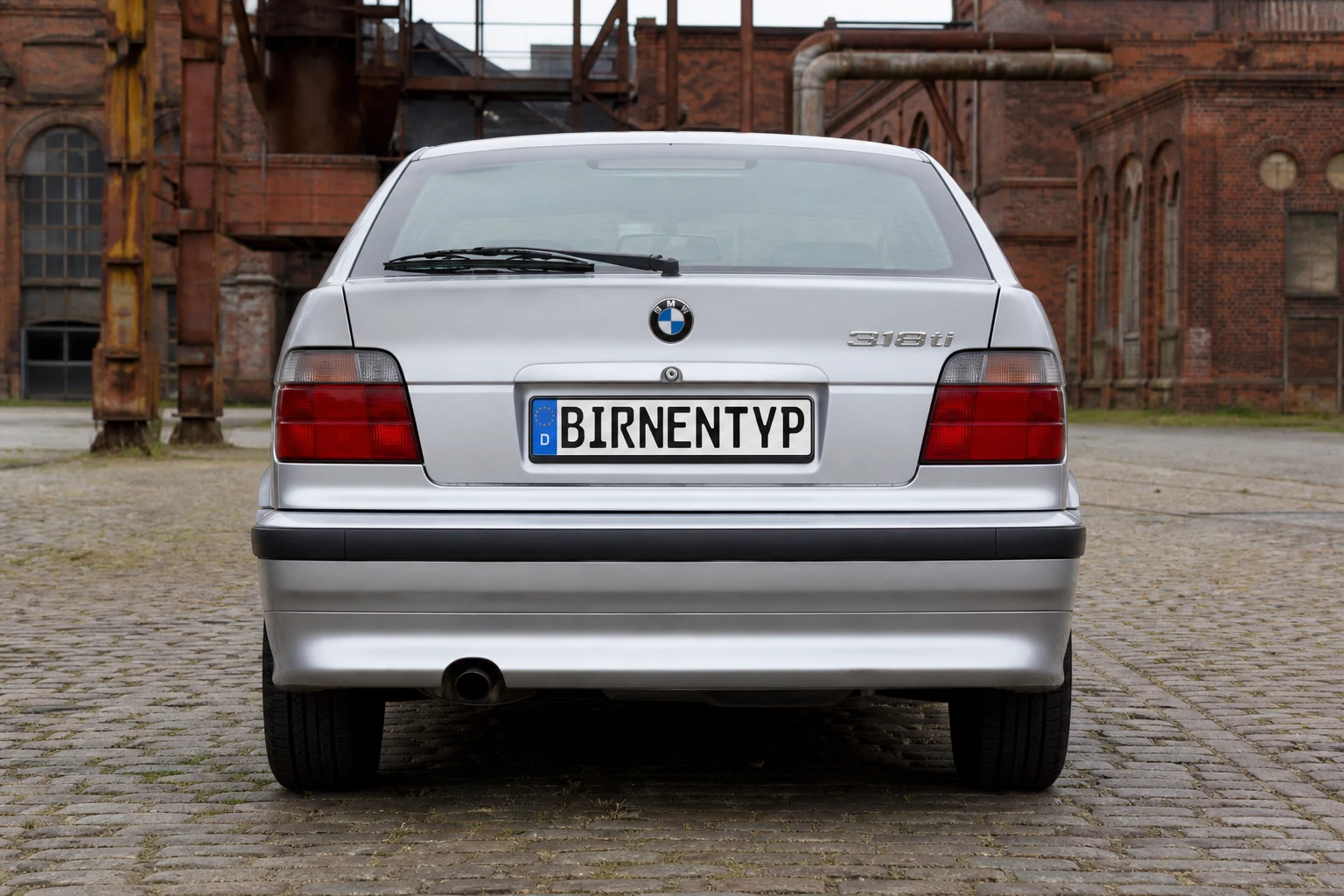 Heck-Ansicht des BMW 3er 3. Gen (Compact) (mit KI erzeugt)