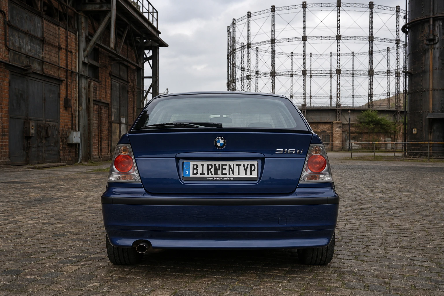 Heck-Ansicht des BMW 3er 4. Gen (Compact) (mit KI erzeugt)