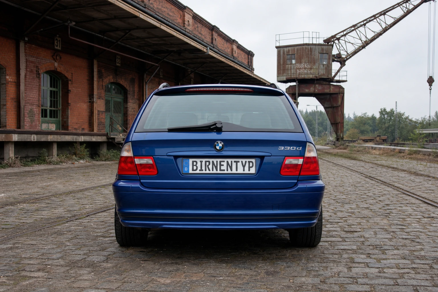 Heck-Ansicht des BMW 3er 4. Gen (Touring / Kombi) (mit KI erzeugt)
