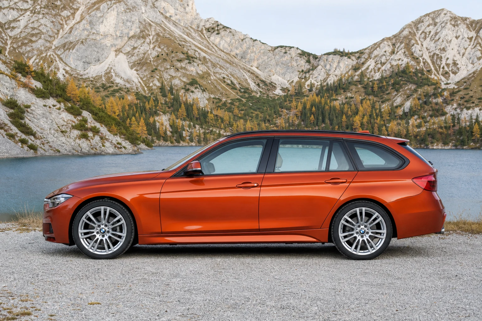 Seitenansicht (Fahrerseite) des 3er BMW als Touring / Kombi (mit KI erzeugt)