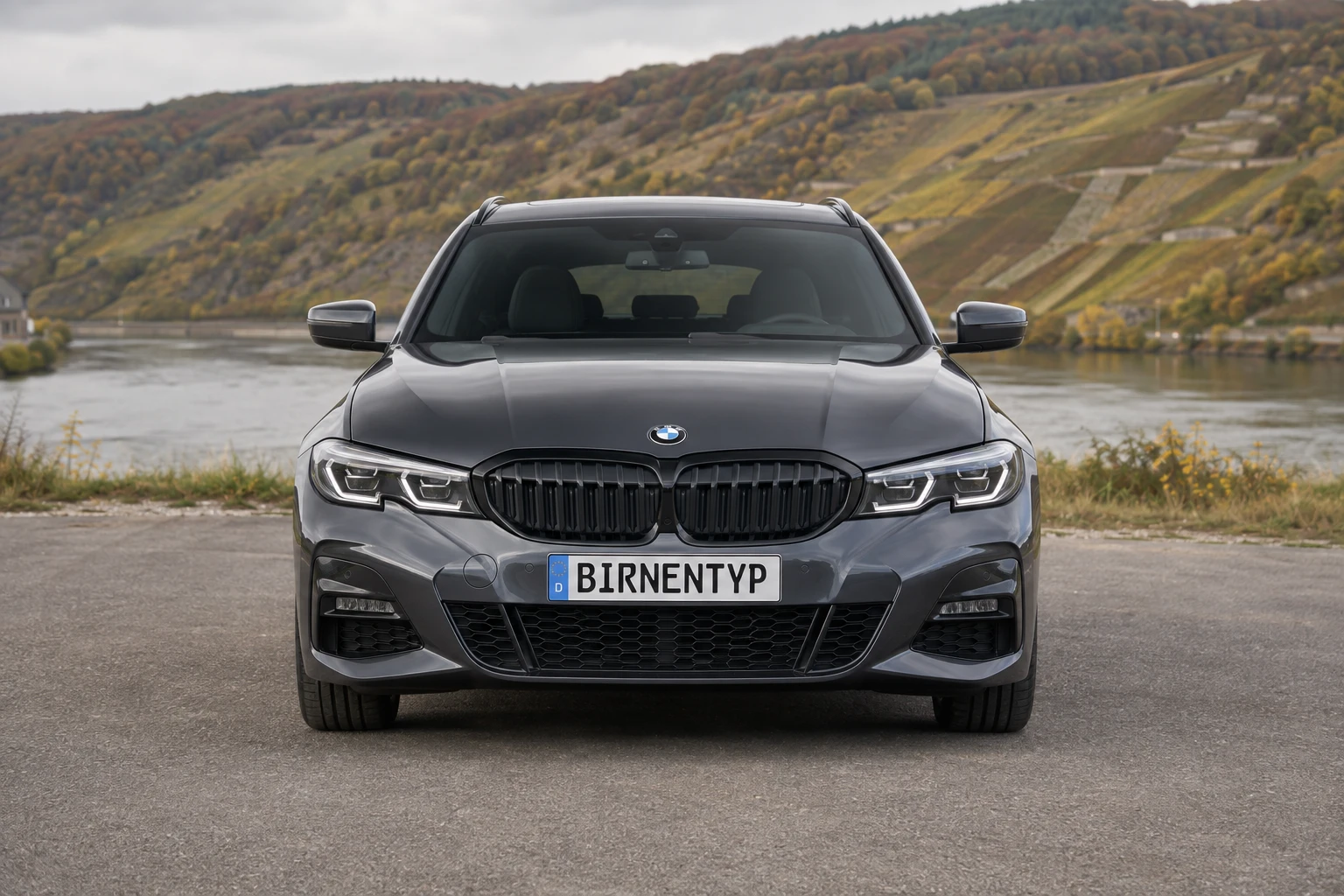 Frontansicht des BMW 3er 7 (Touring / Kombi) (mit KI erzeugt)