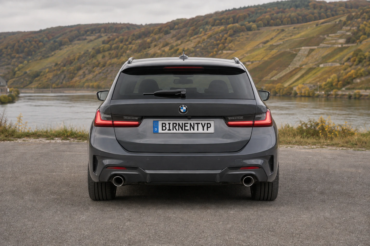 Heck-Ansicht des BMW 3er 7 (Touring / Kombi) (mit KI erzeugt)