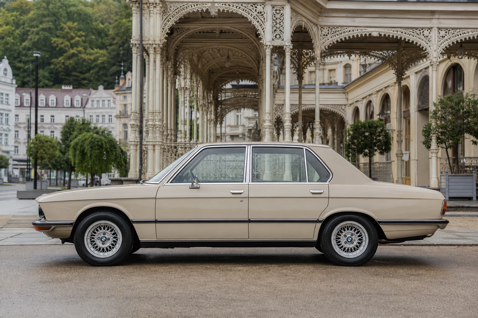 Seitenansicht (Fahrerseite) des BMW 5er 1 als Limousine (E12) (mit KI erzeugt)