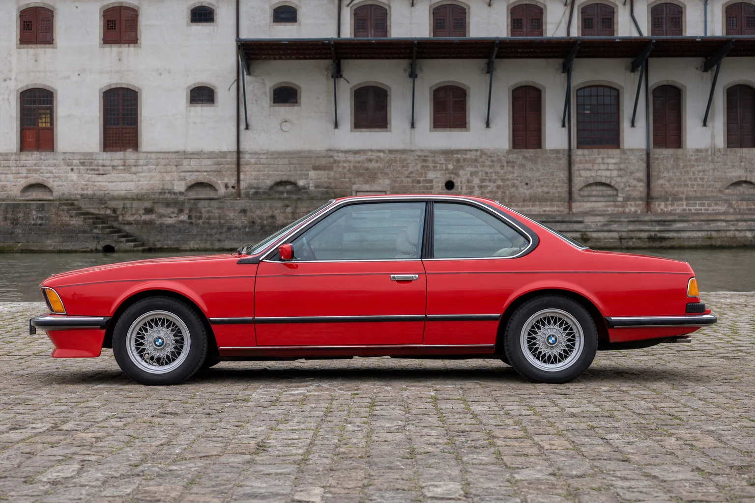 Seitenansicht (Fahrerseite) des BMW 6er 1 als Coupé (E24) (mit KI erzeugt)
