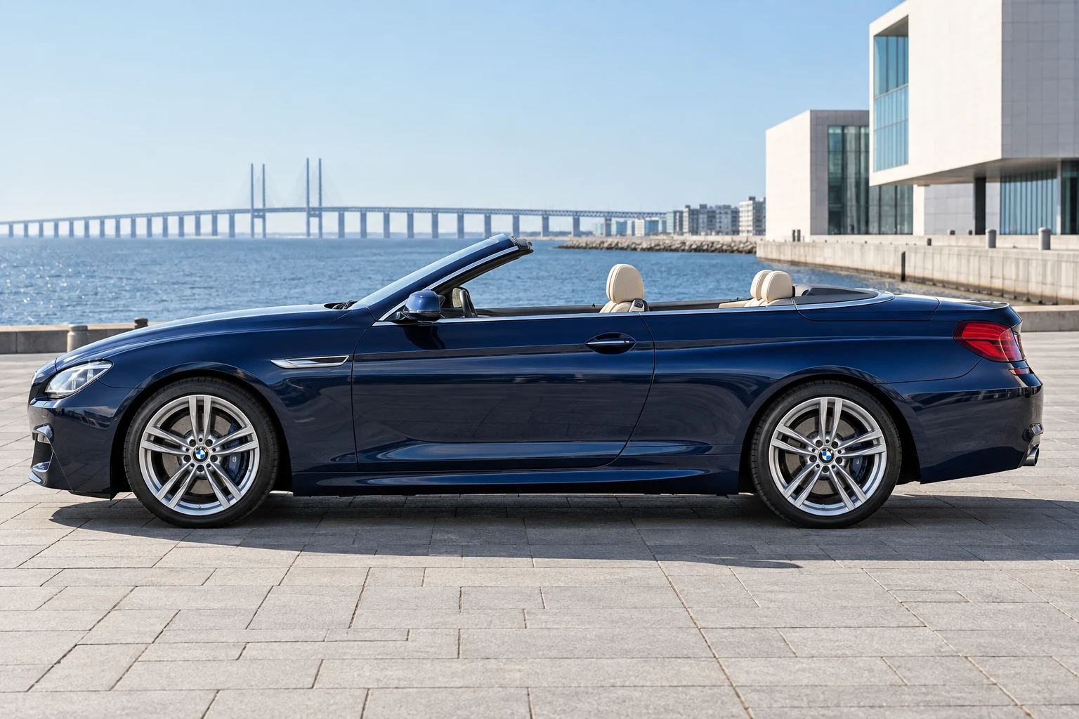Seitenansicht (Fahrerseite) des BMW 6er 3 als Cabriolet (mit KI erzeugt)