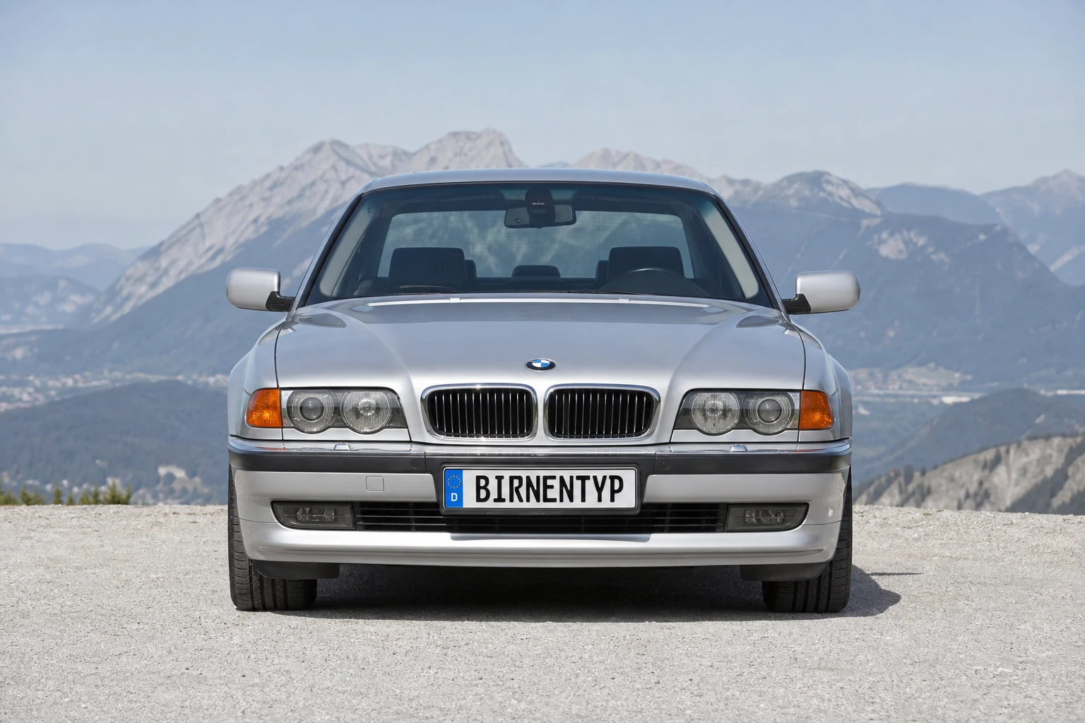 Frontansicht des BMW 7er 3 (mit KI erzeugt)