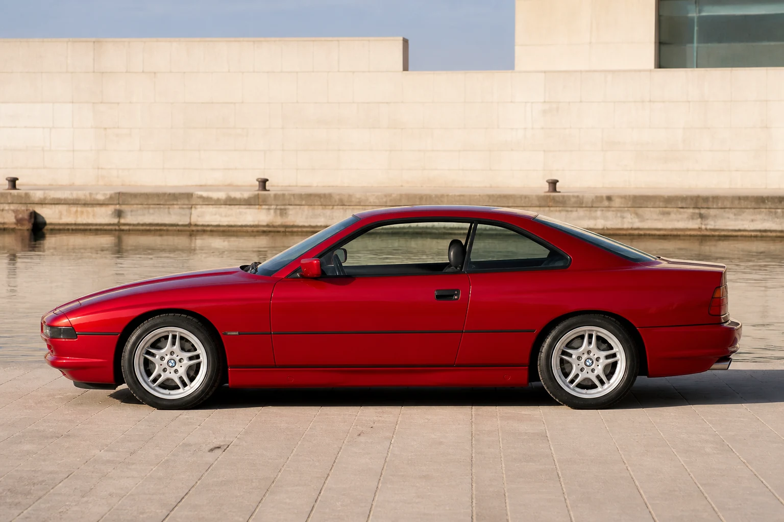 Seitenansicht (Fahrerseite) des BMW 8er 1 als Coupé (mit KI erzeugt)