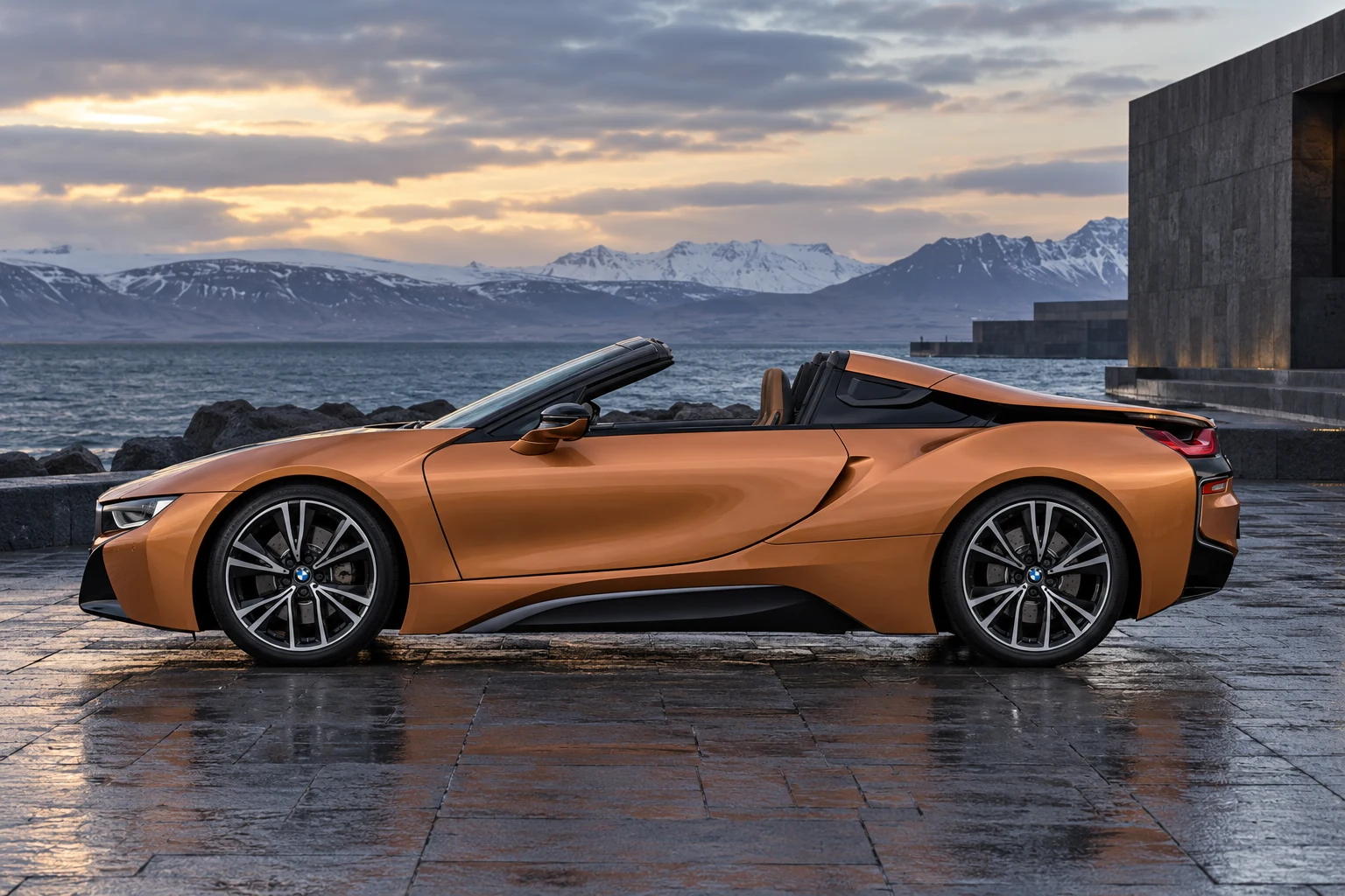 Seitenansicht (Fahrerseite) des BMW i8 1 als Roadster (mit KI erzeugt)
