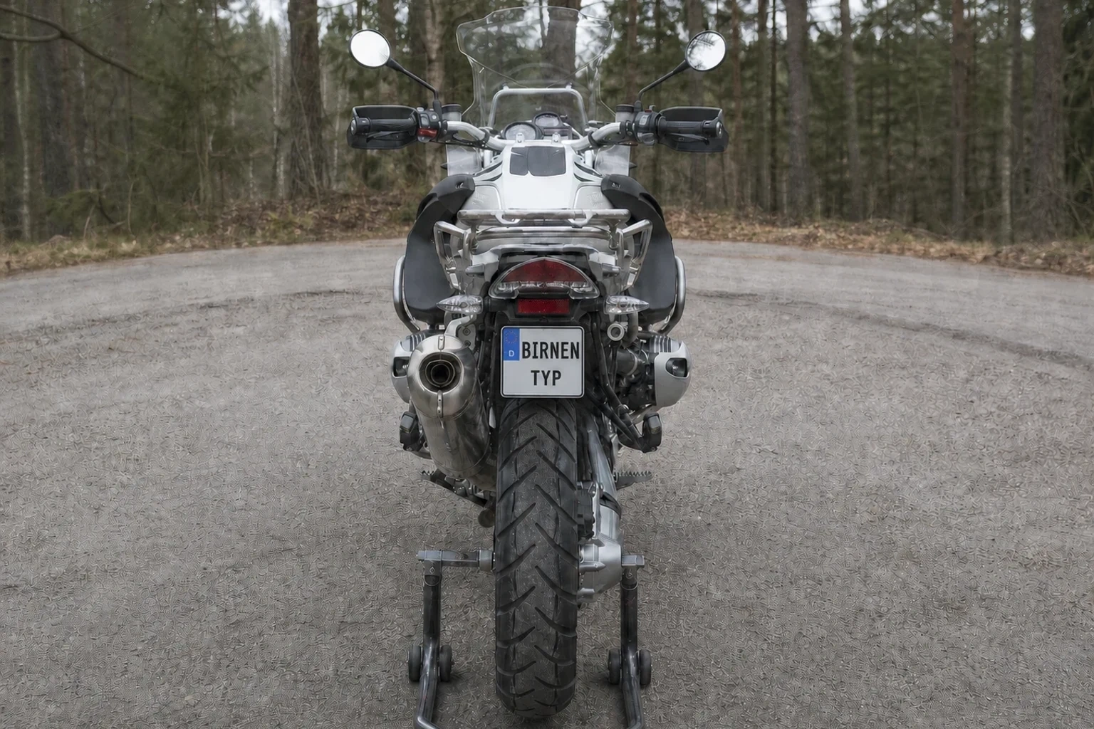 Heck-Ansicht der BMW R 1200 GS (& Adventure) (mit KI erzeugt)