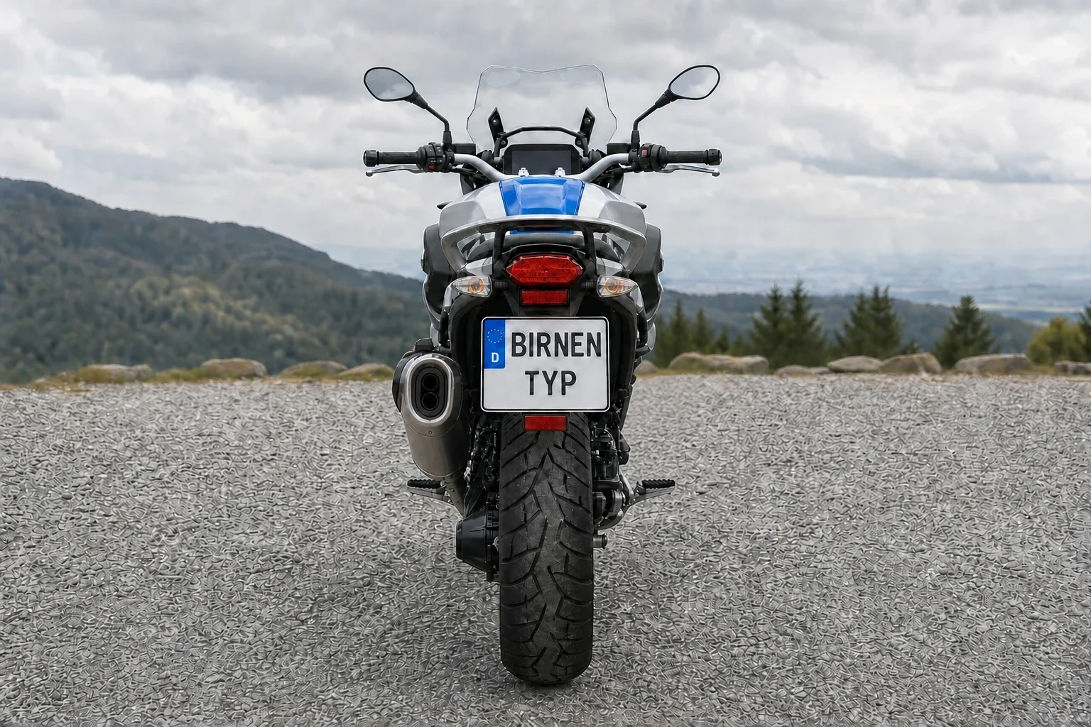 Heck-Ansicht der BMW R 1250 GS (& Adventure) 5 (mit KI erzeugt)
