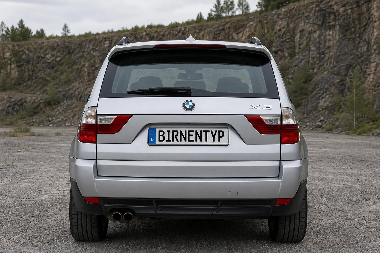 Heck-Ansicht des BMW X3 1. Gen (mit KI erzeugt)
