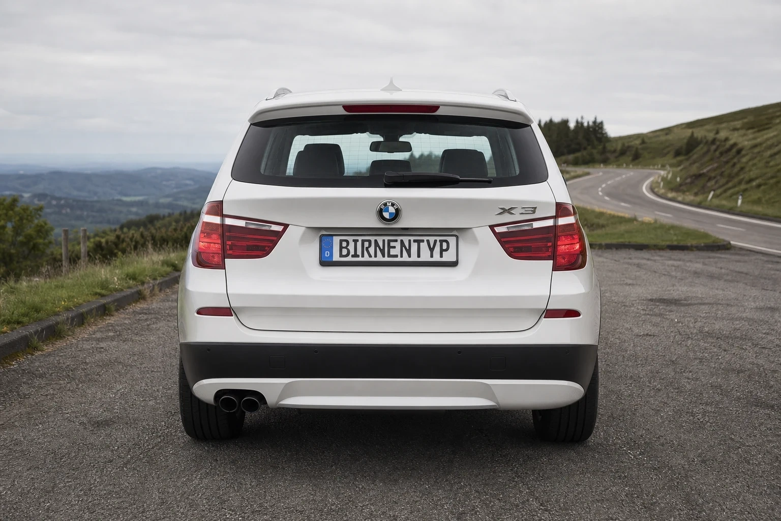 Heck-Ansicht des BMW X3 2. Gen (mit KI erzeugt)