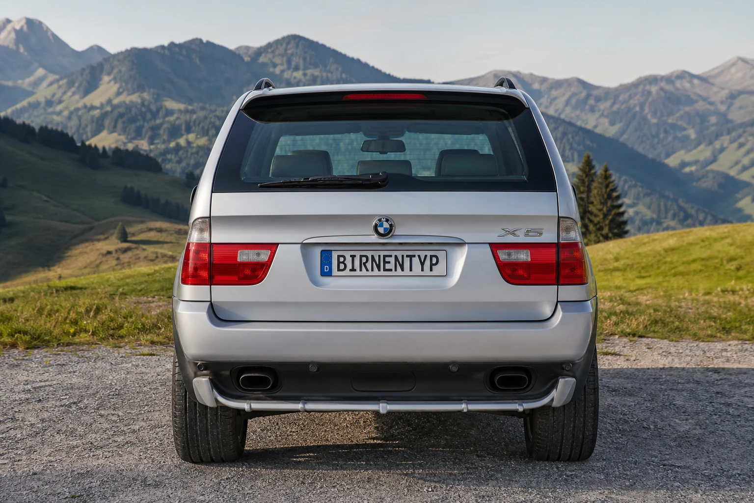 Heck-Ansicht des BMW X5 1 (mit KI erzeugt)
