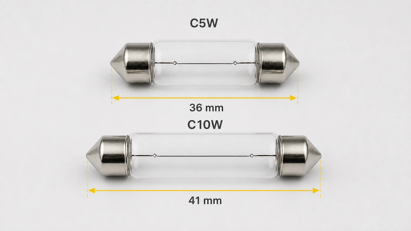 Zwei Soffitten mit identischen SV8,5-8-Sockeln im Längenvergleich: die kürzere C5W misst 36 Millimeter, die längere C10W 41 Millimeter