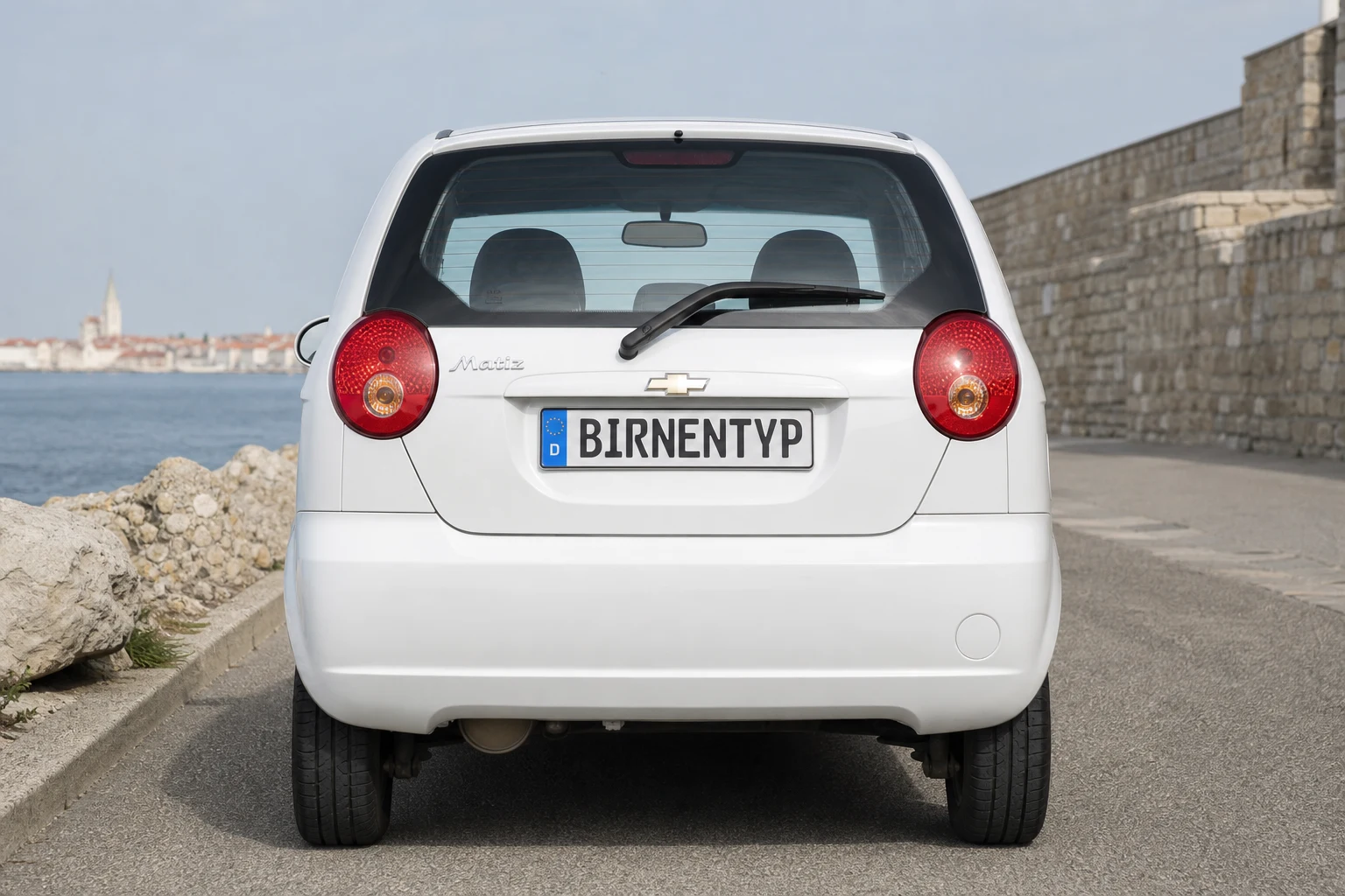 Heck-Ansicht des Chevrolet Matiz 1 (mit KI erzeugt)