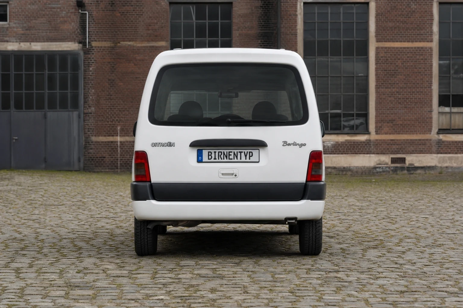 Heck-Ansicht des Citroën Berlingo 1. Gen (mit KI erzeugt)