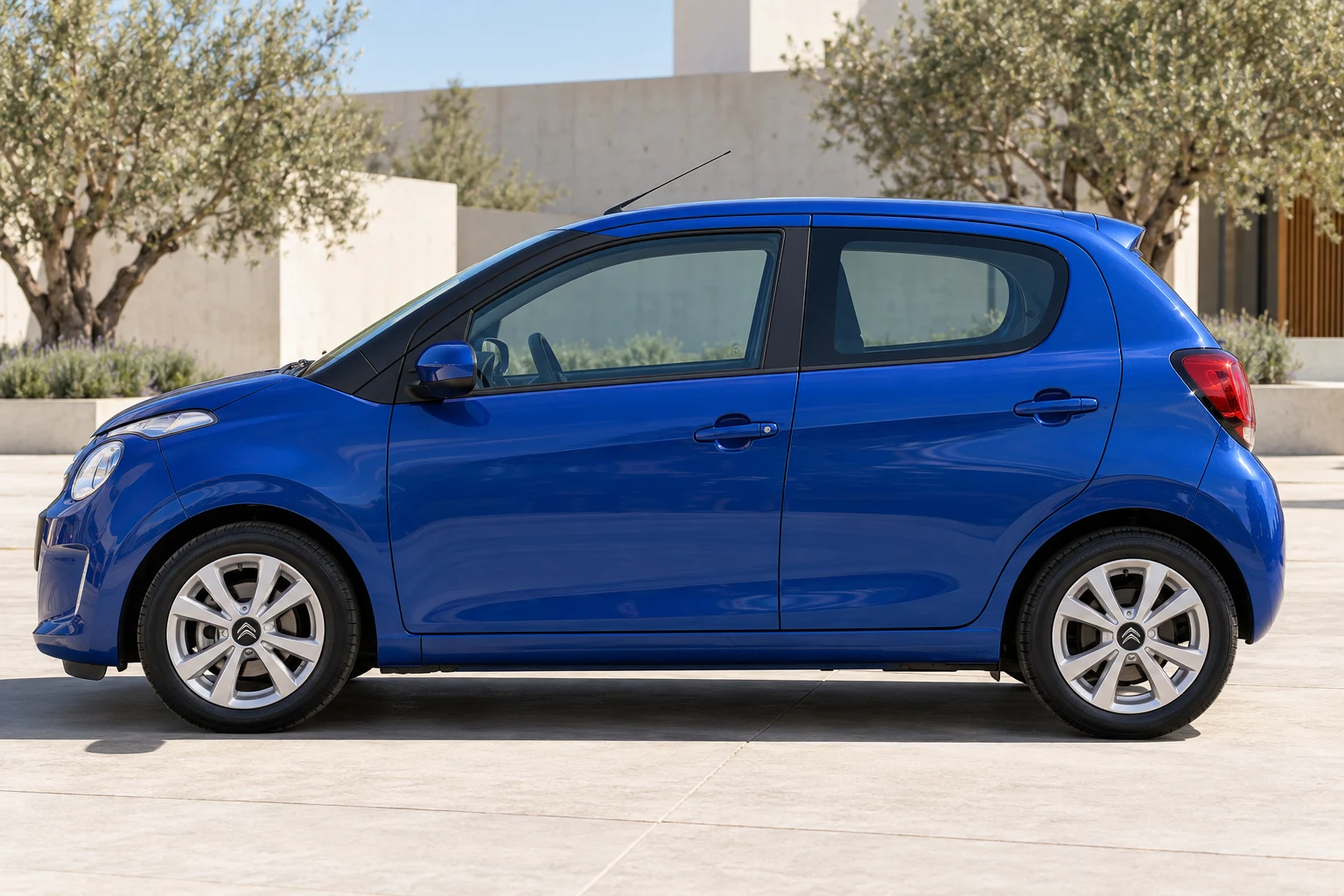 Seitenansicht (Fahrerseite) des Citroën C1 2 als 3-, 5-Türer (mit KI erzeugt)